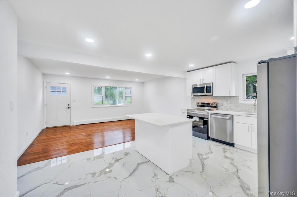 #2 photo, 118 S 31st Street, サフォーク郡 Wyandanch , NY 11798