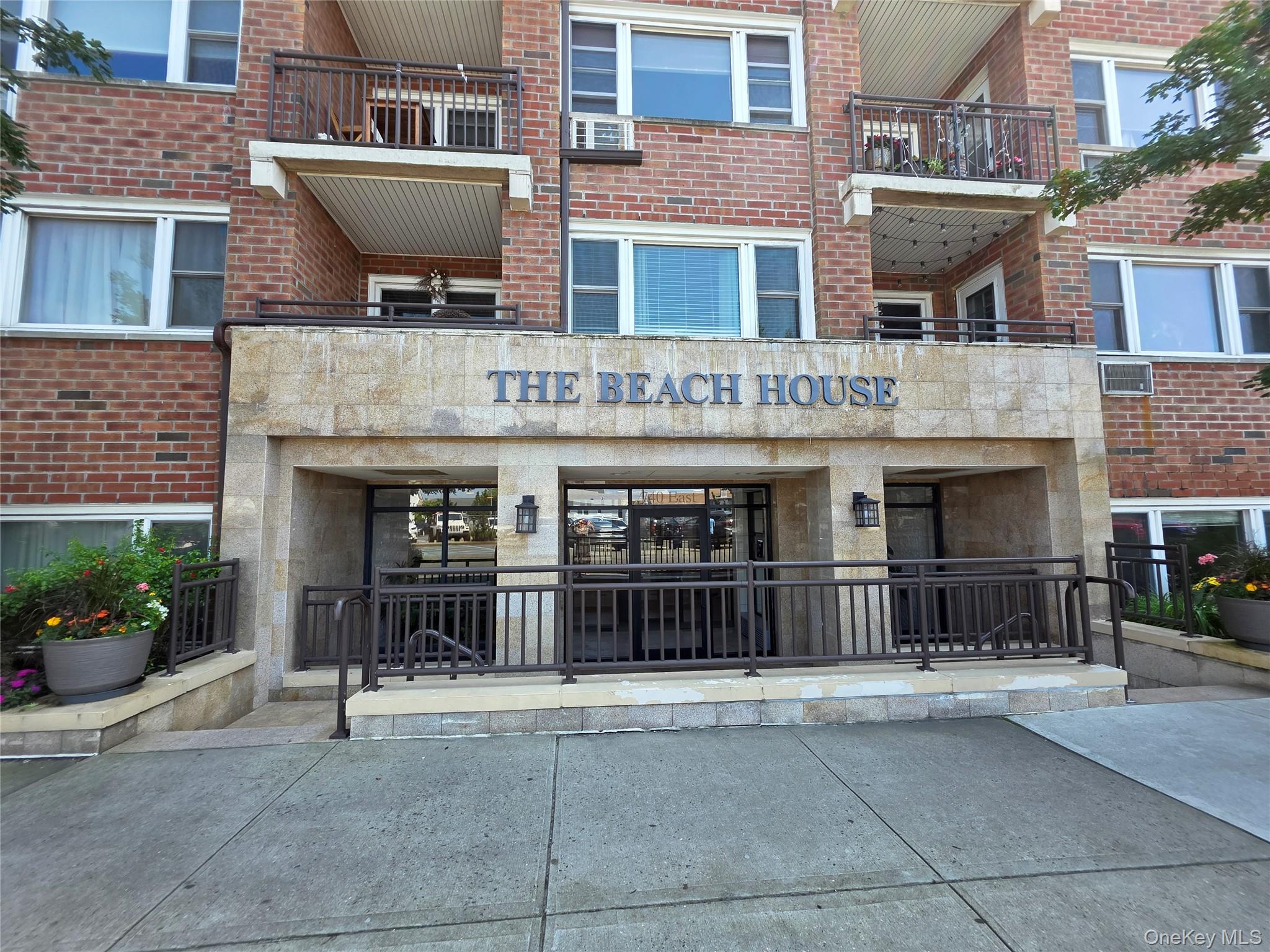 #2 photo, 740 E Broadway, ナッソー郡 Long Beach , NY 11561