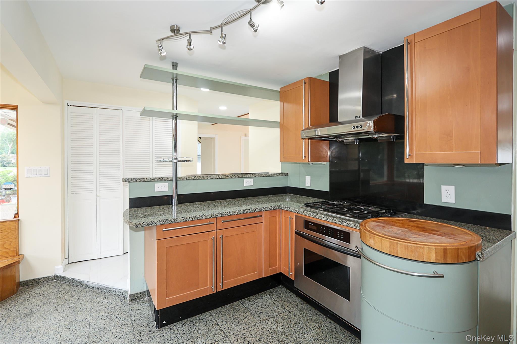 #12 photo, 81 Carriage Lane, ナッソー郡 Roslyn Heights , NY 11577