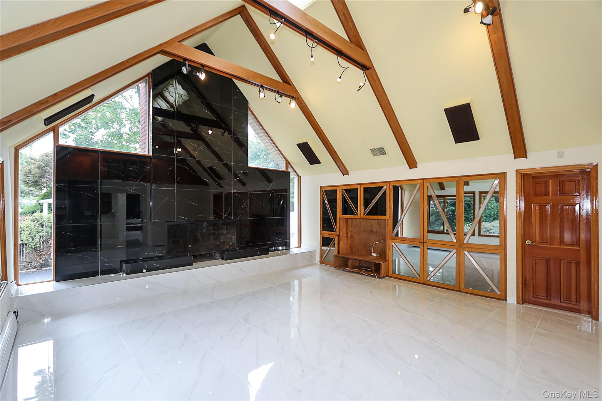 #5 photo, 81 Carriage Lane, ナッソー郡 Roslyn Heights , NY 11577