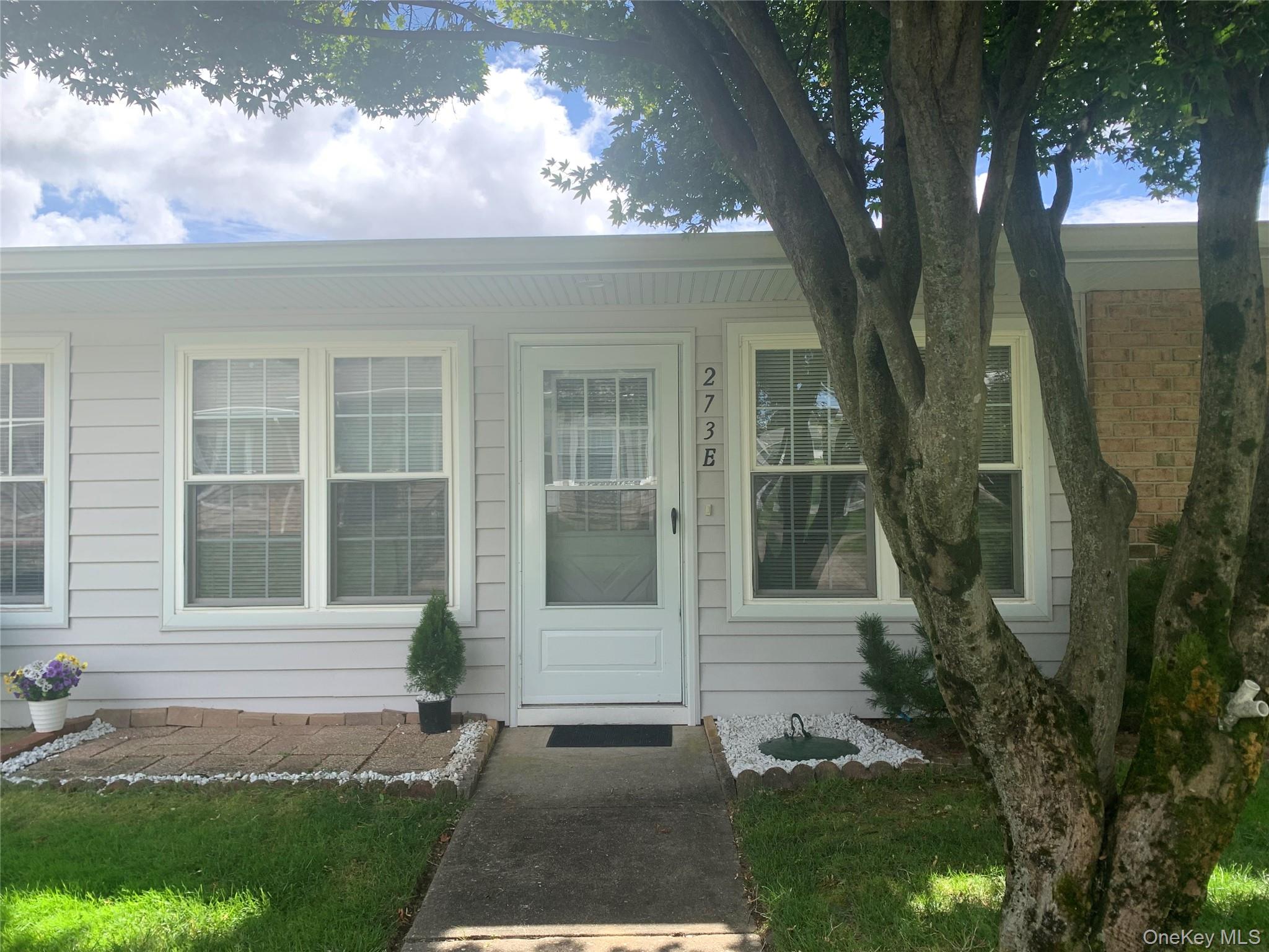 #1 photo, 273 Berwick Court, सफ़ोक काउंटी Ridge , NY 11961