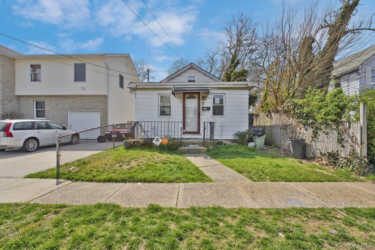 #4 photo, 692 Beck Street, ナッソー郡 Hempstead , NY 11553