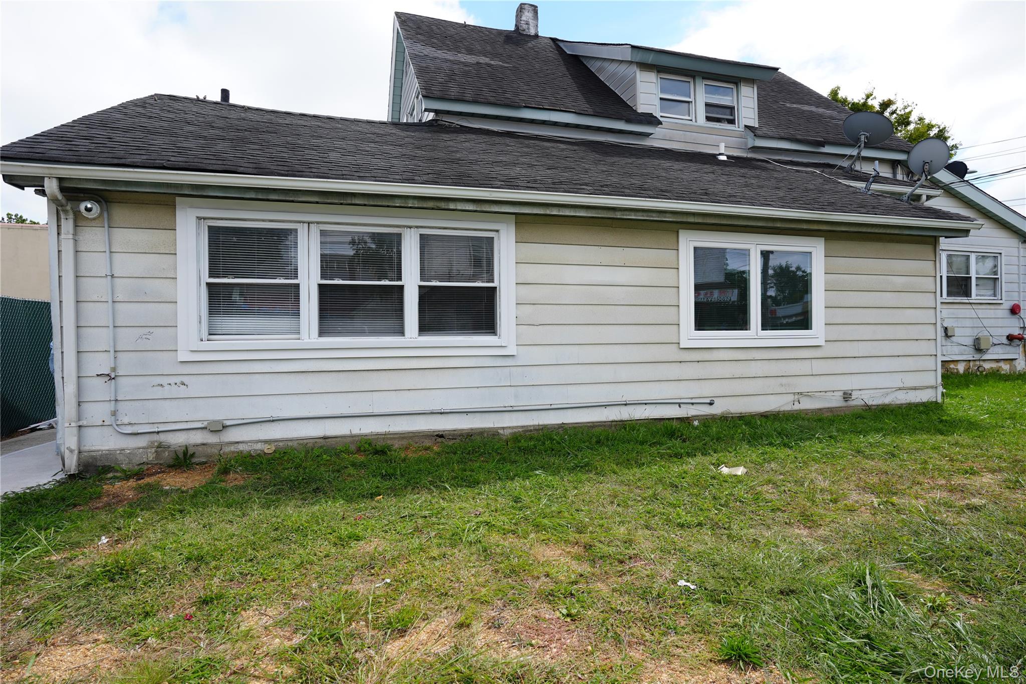 #1 photo, 488 Nassau Road, ナッソー郡 Roosevelt , NY 11575