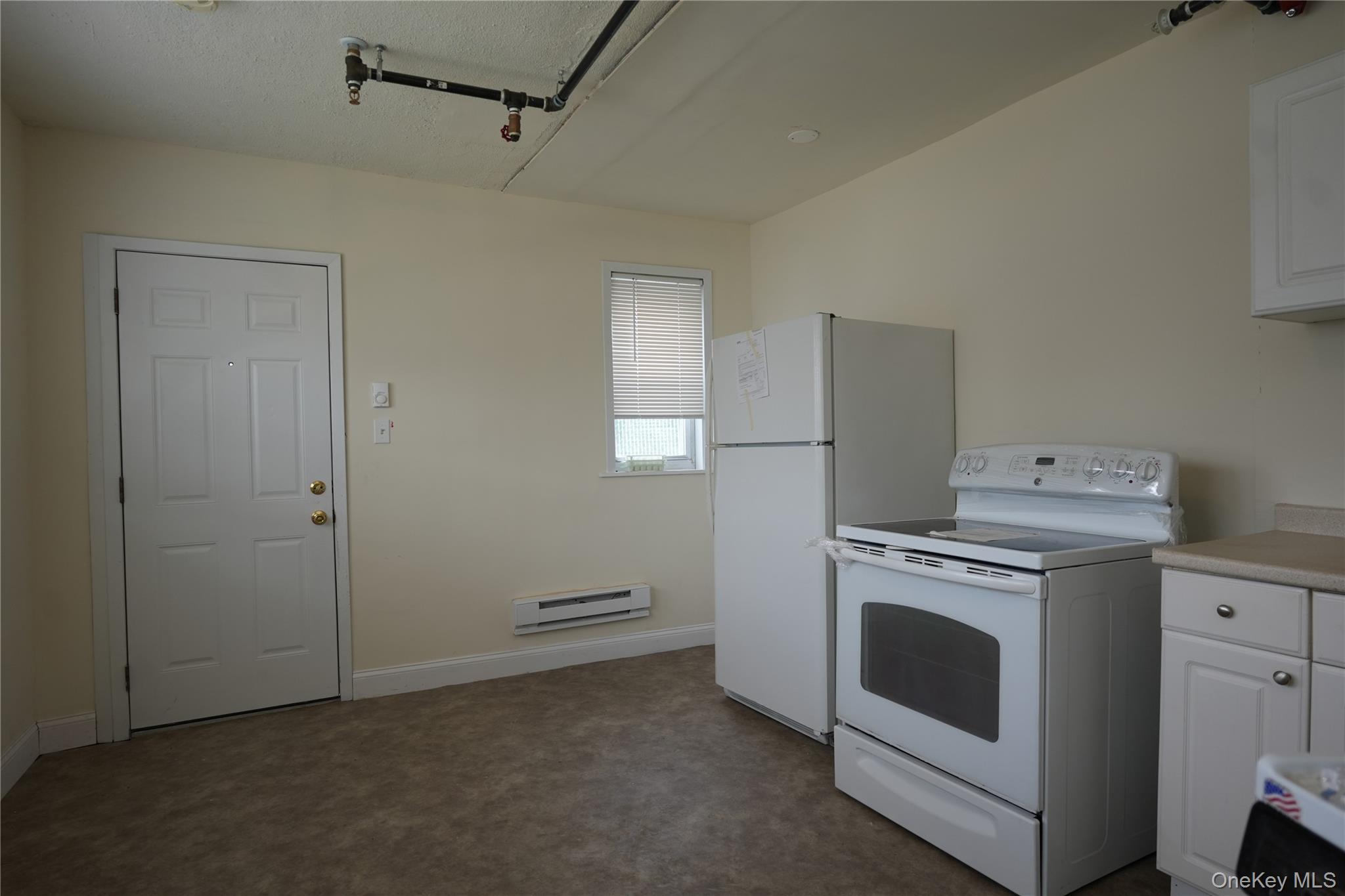 #3 photo, 488 Nassau Road, ナッソー郡 Roosevelt , NY 11575