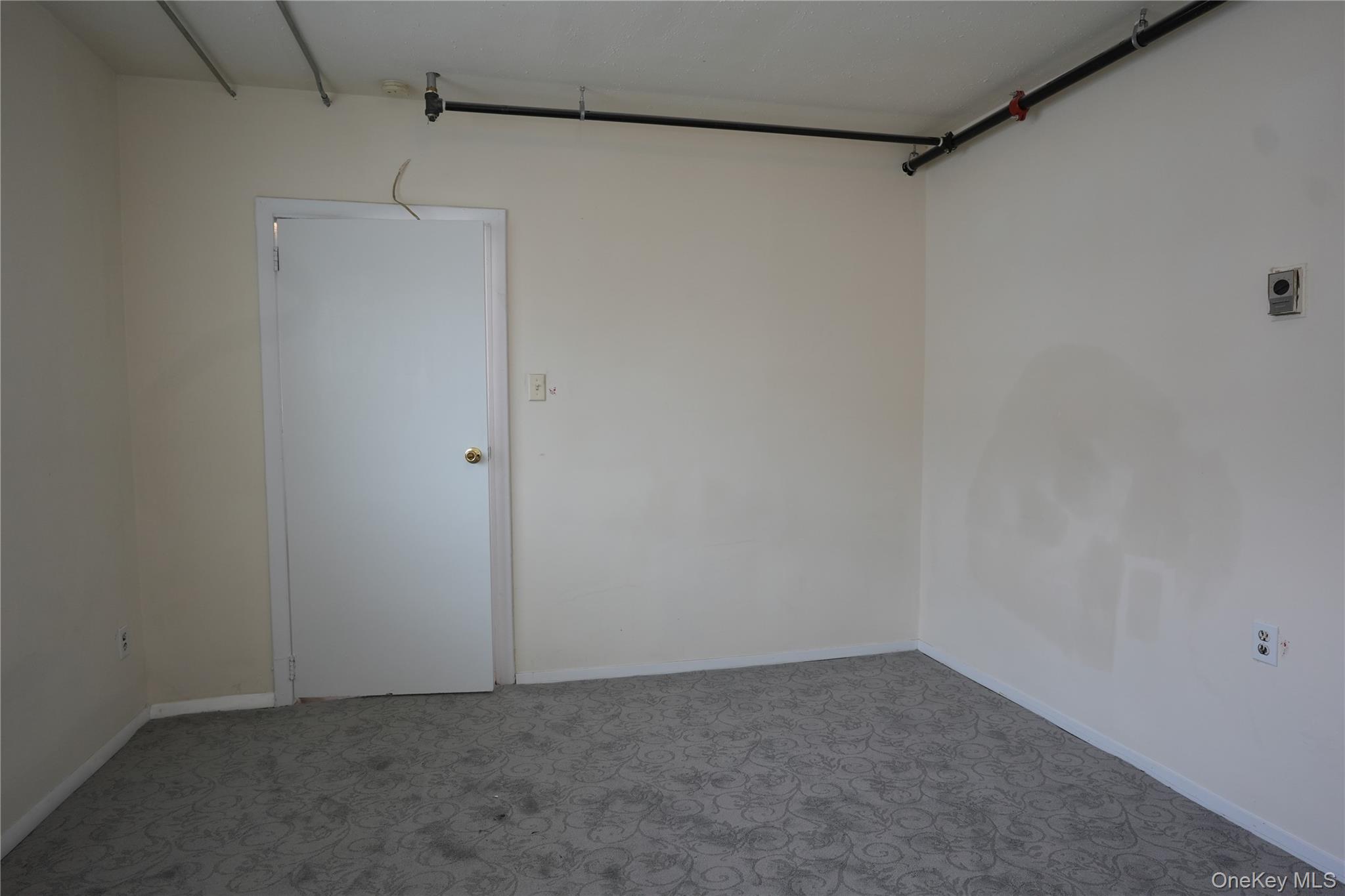 #6 photo, 488 Nassau Road, ナッソー郡 Roosevelt , NY 11575