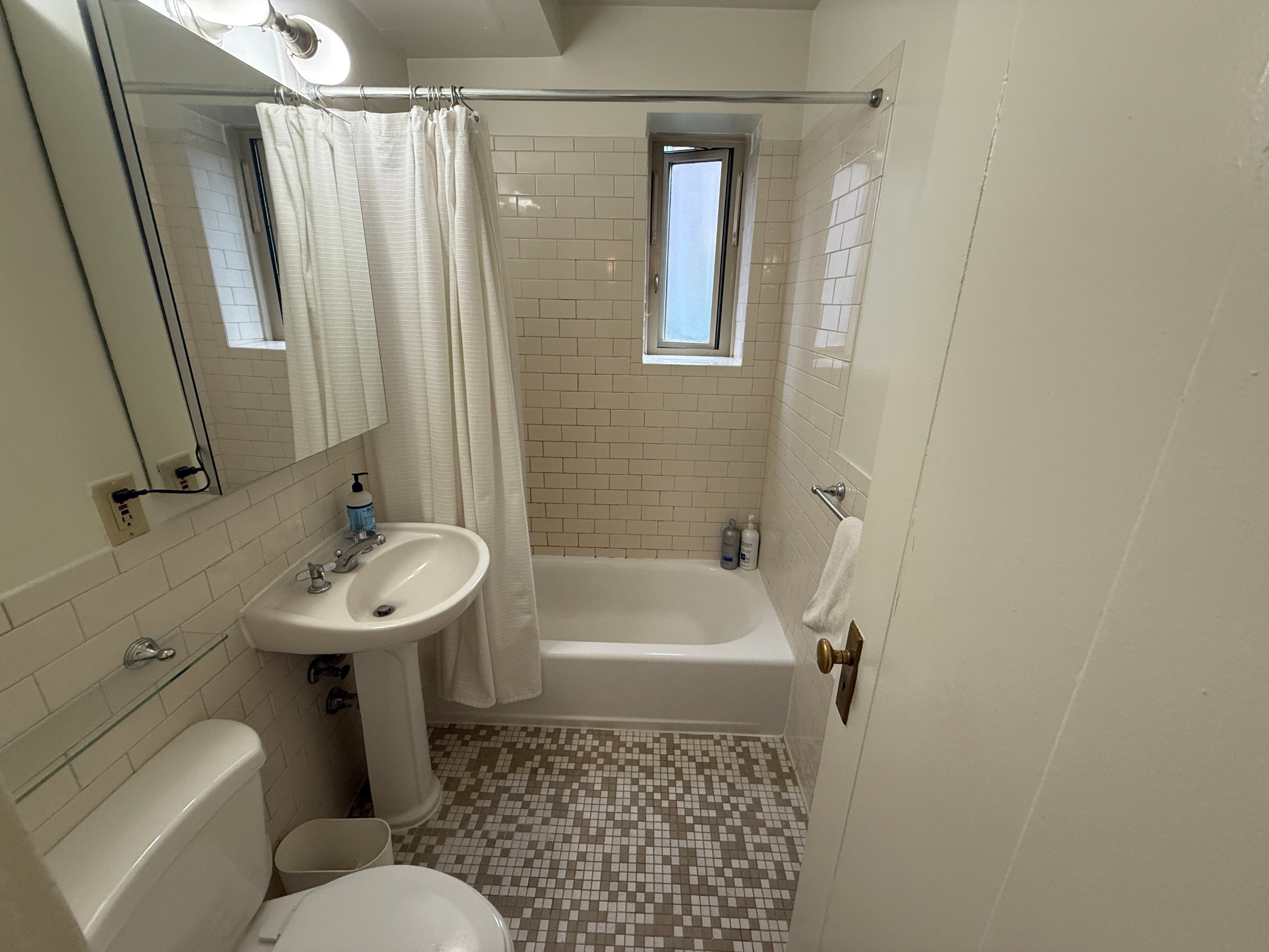 #9 photo, 300 1st Avenue, マンハッタン Stuyvesant Town PCV , NY 10009