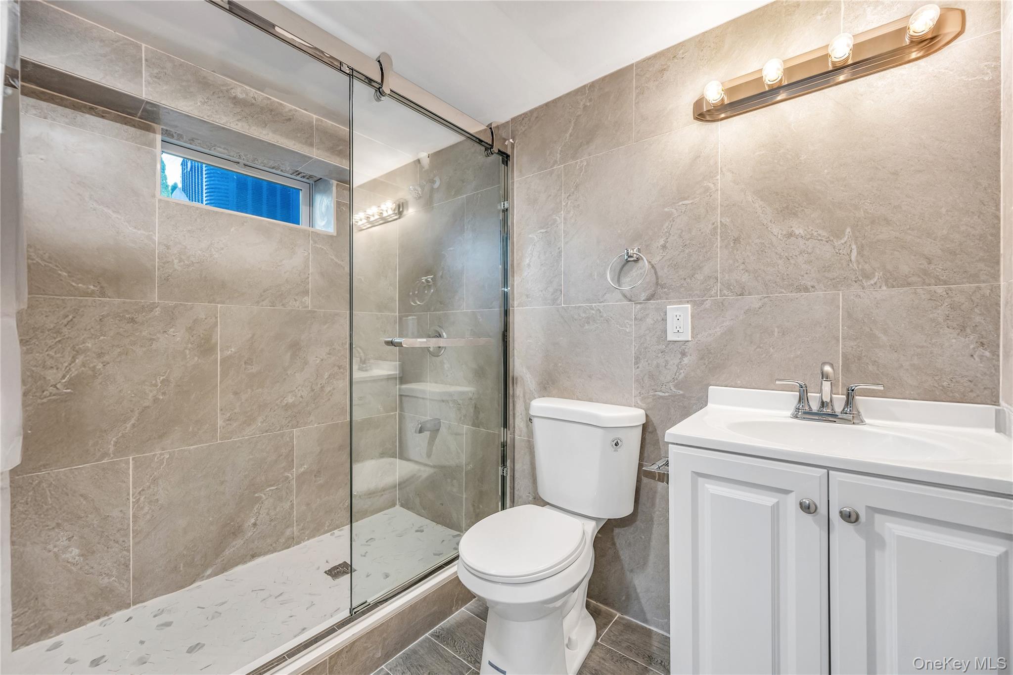 #13 photo, 123 Cayuga Avenue, サフォーク郡 Deer Park , NY 11729