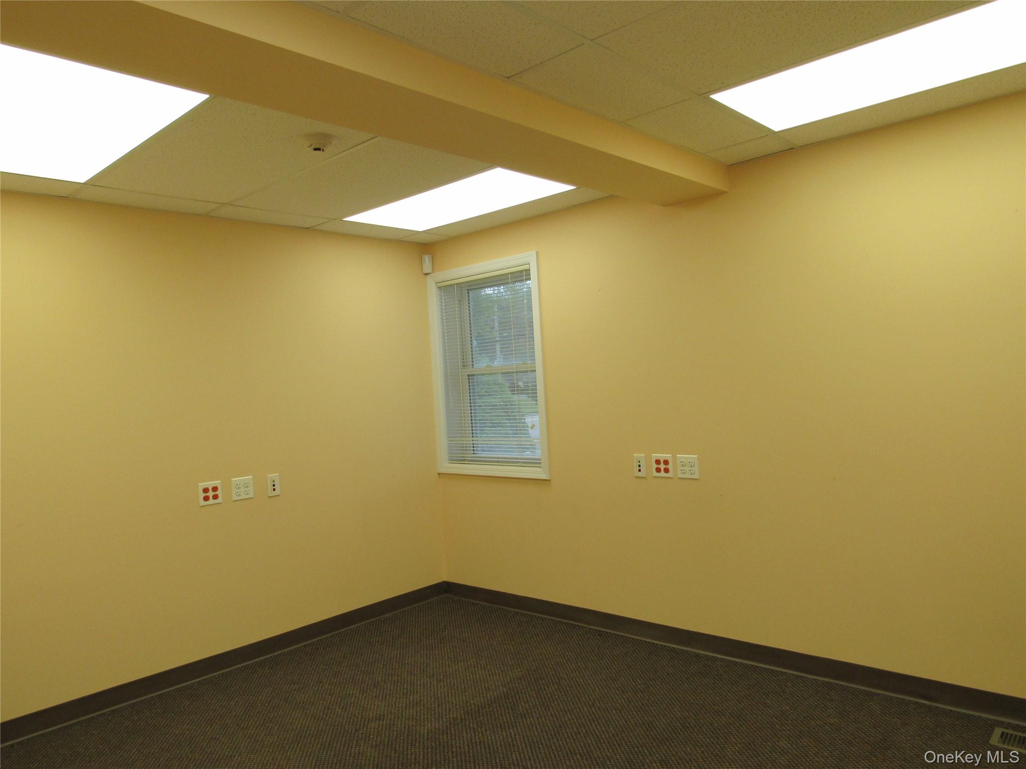 #10 photo, 201 Howell Avenue, サフォーク郡 Riverhead , NY 11901