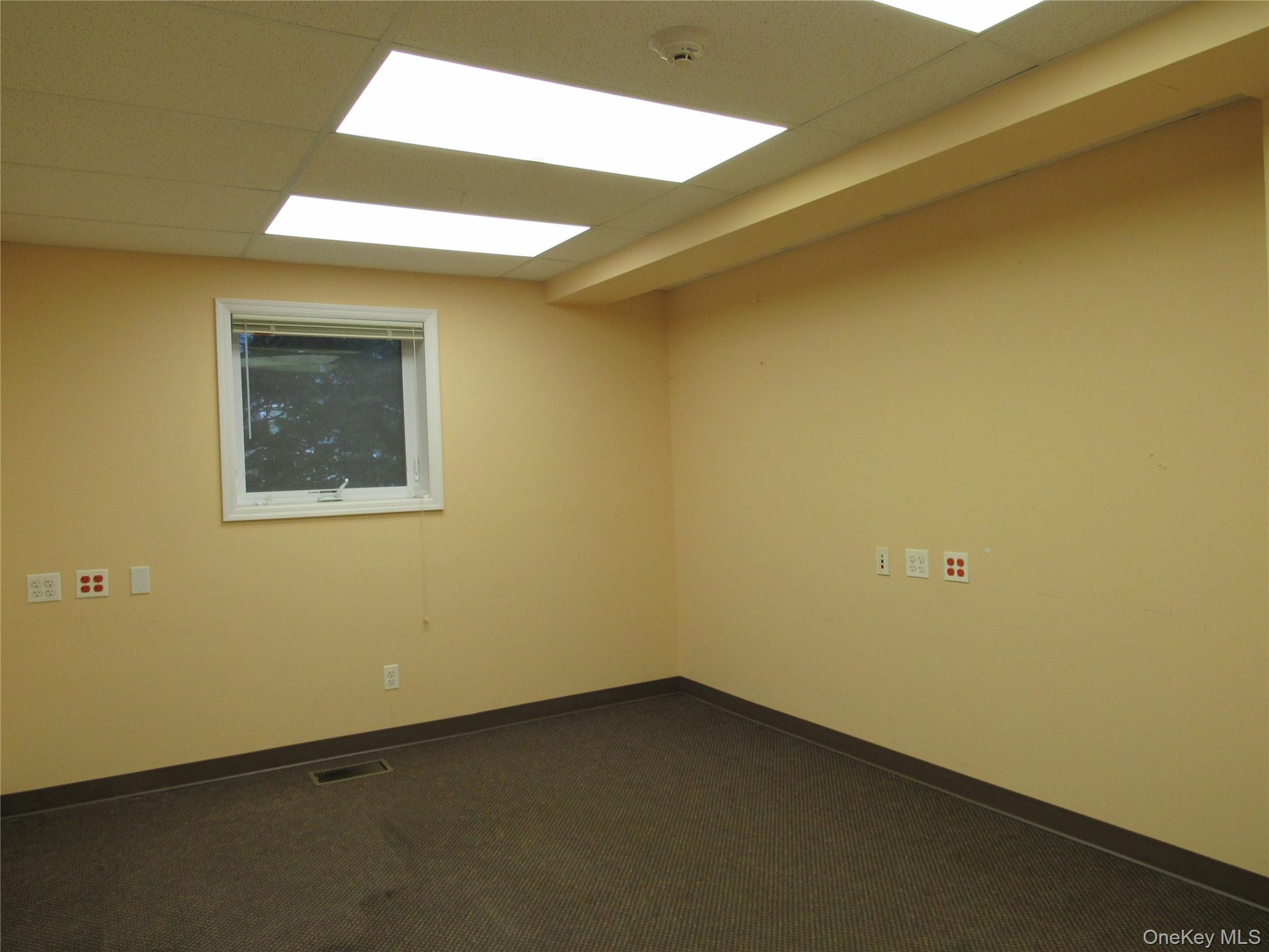 #11 photo, 201 Howell Avenue, サフォーク郡 Riverhead , NY 11901