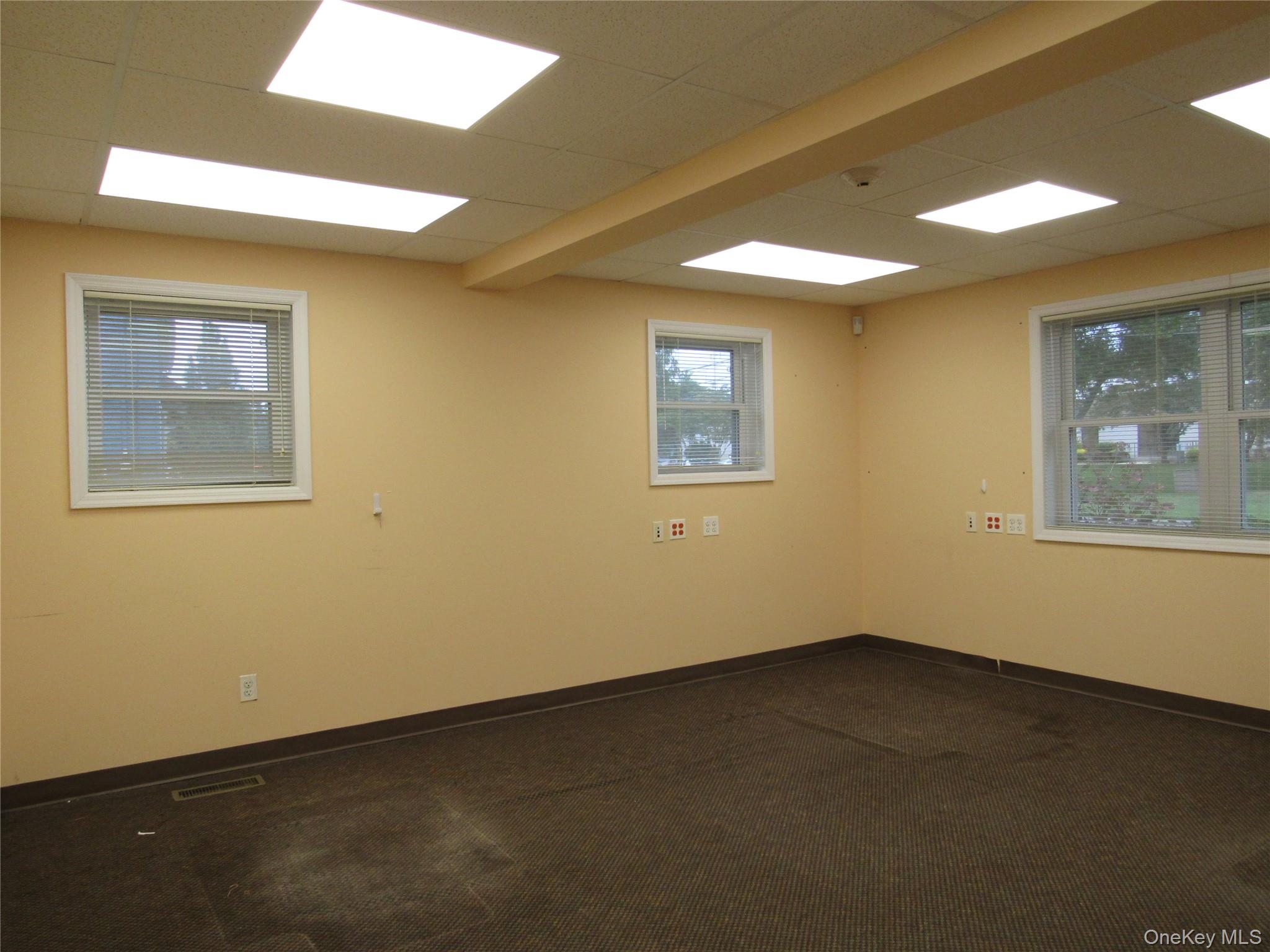 #7 photo, 201 Howell Avenue, サフォーク郡 Riverhead , NY 11901