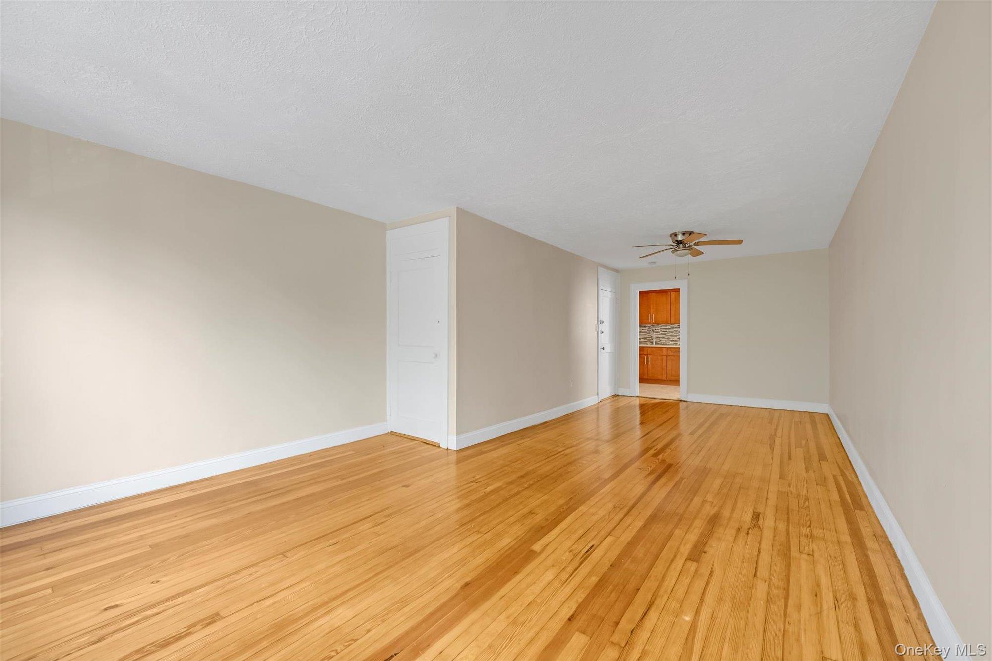 #8 photo, 2825 46th Street, クイーンズ区 Astoria , NY 11103