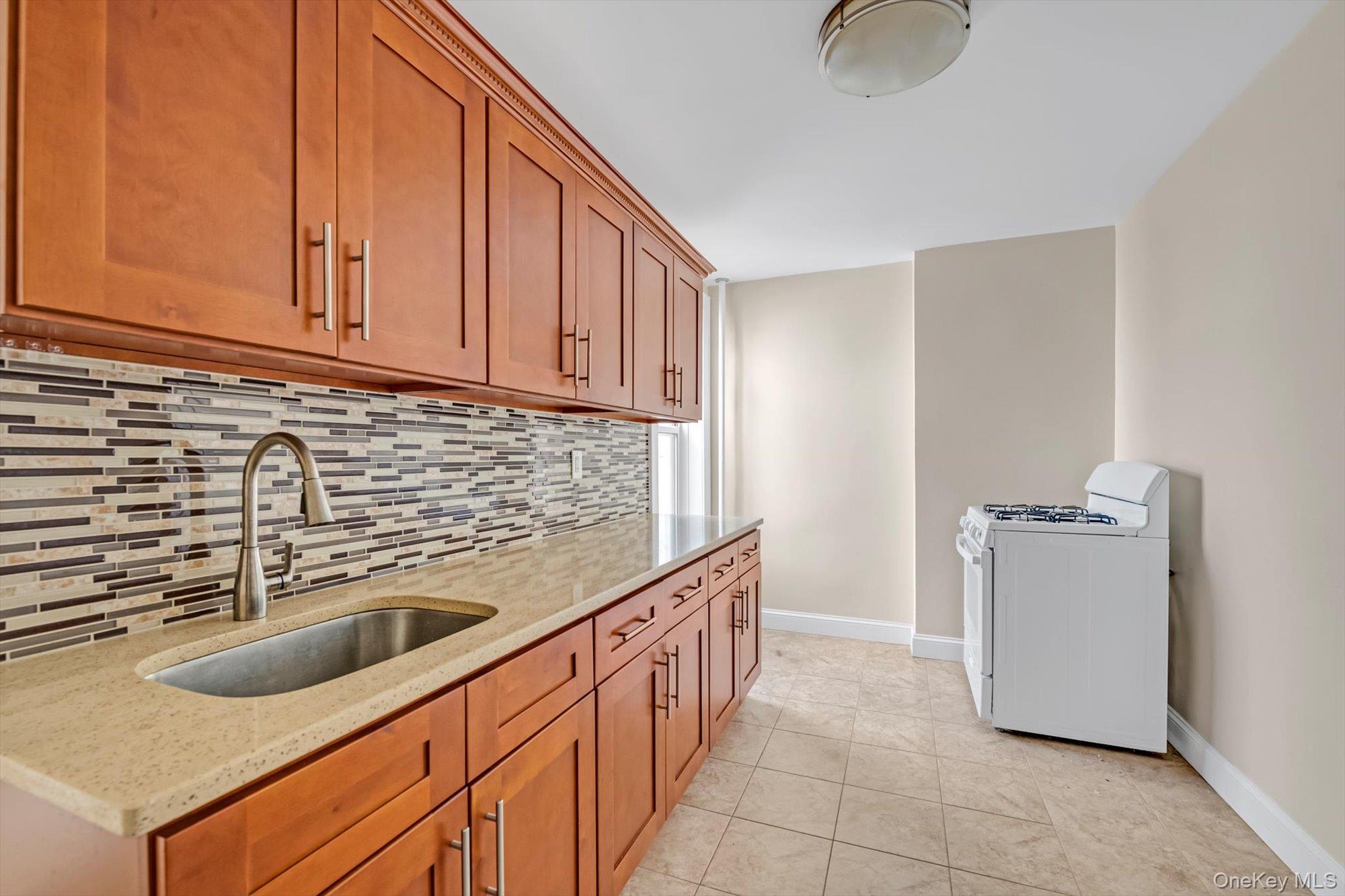 #9 photo, 2825 46th Street, クイーンズ区 Astoria , NY 11103