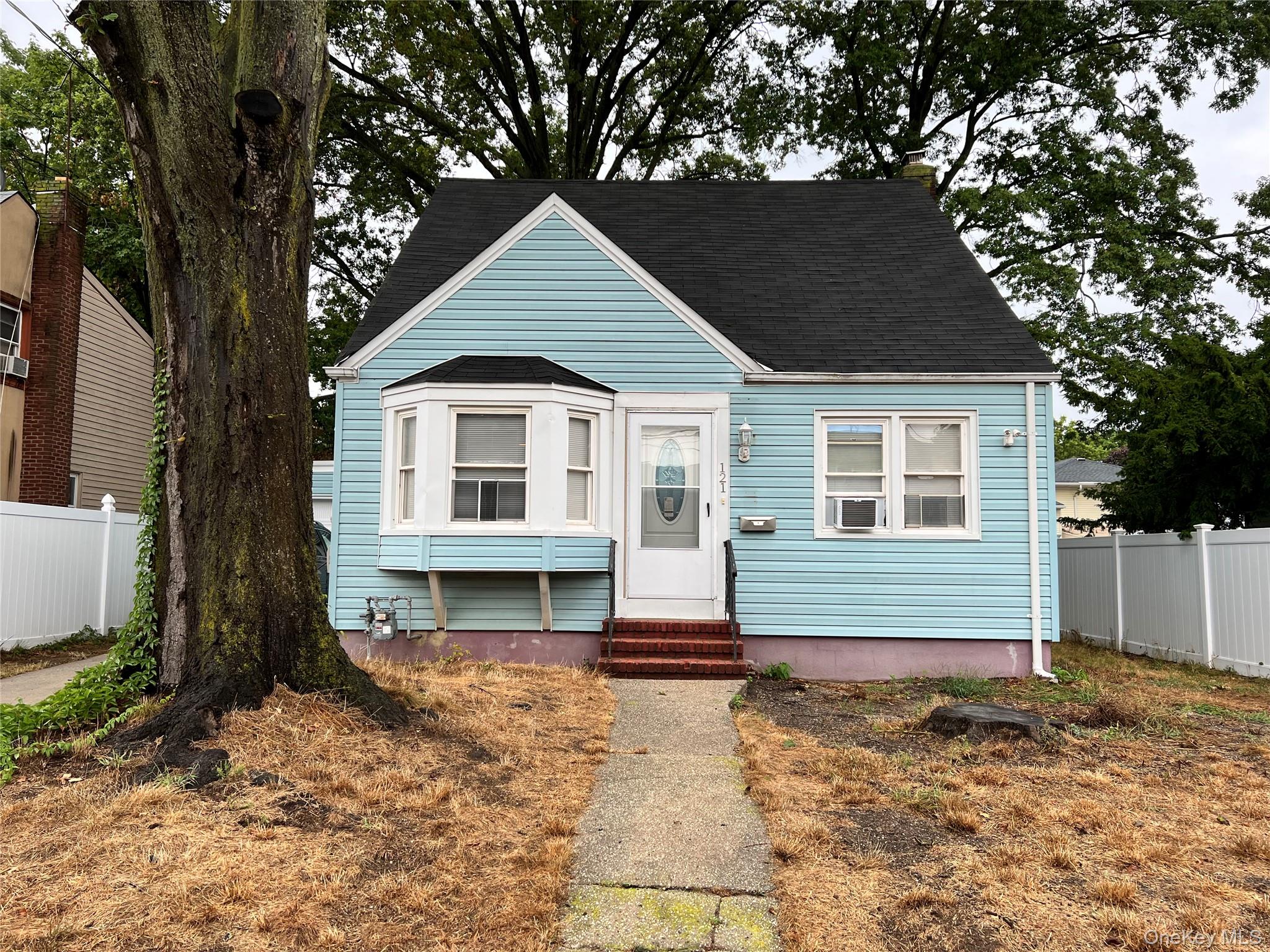 #1 photo, 121 E Pennywood Avenue, Roosevelt , NY 11575