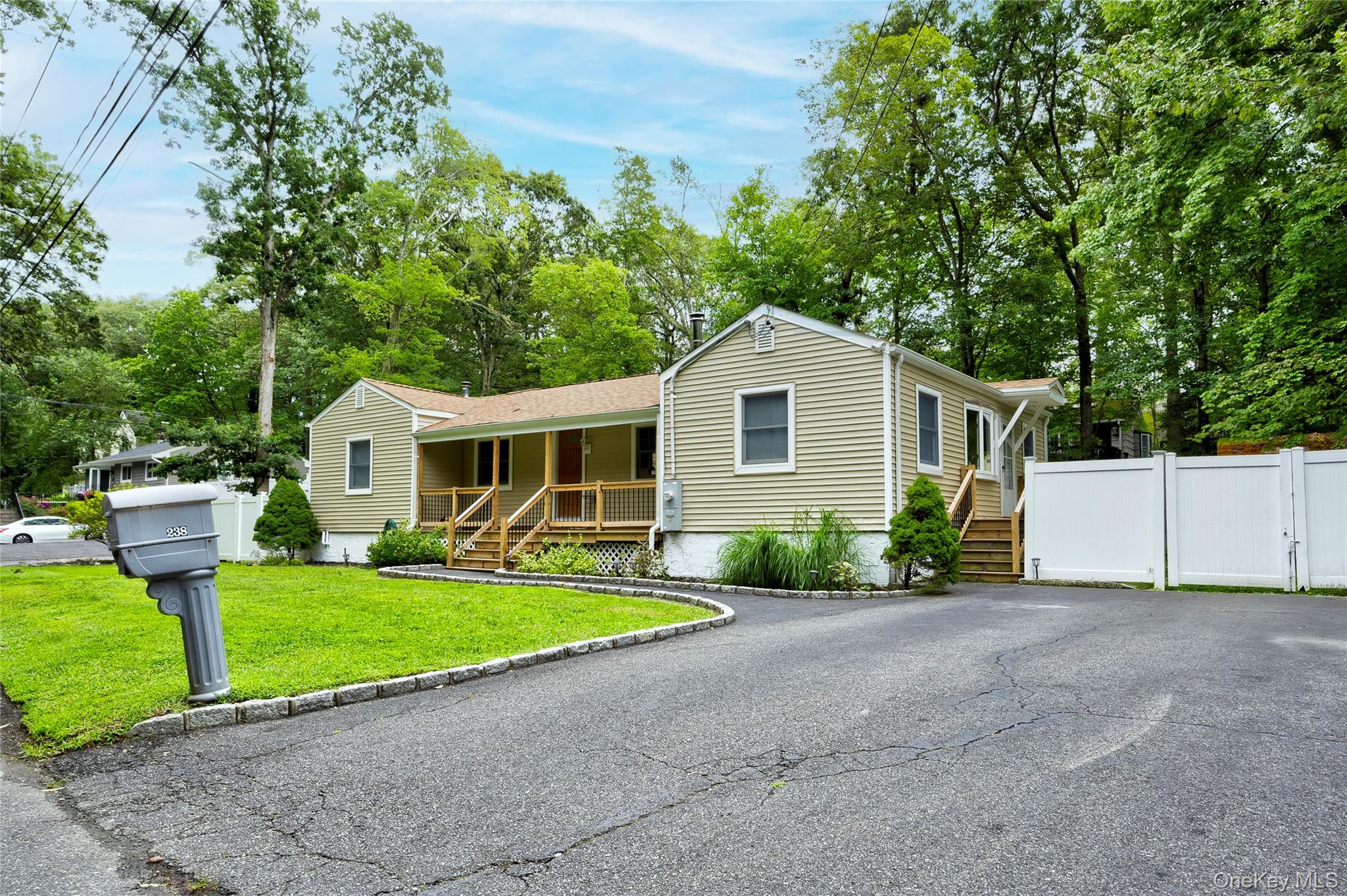 #3 photo, 238 Locust Drive, サフォーク郡 Rocky Point , NY 11778