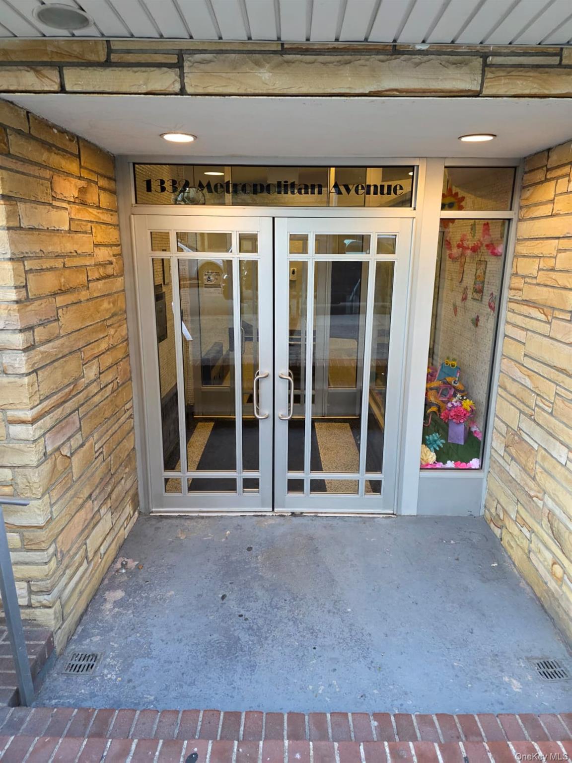 #1 photo, 1332 Metropolitan Avenue, ブロンクス区 Bronx , NY 10462