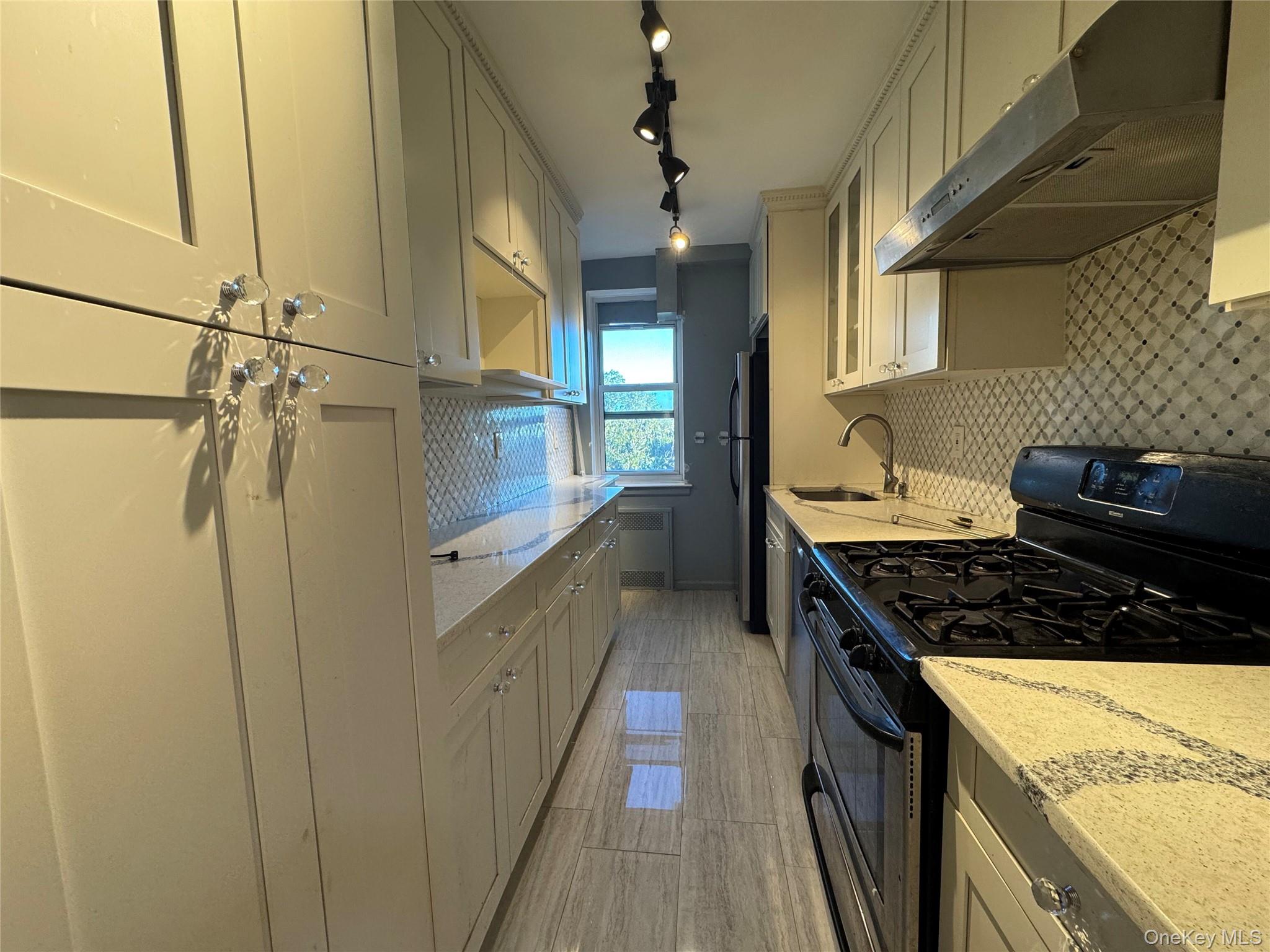 #3 photo, 30 Cathedral Avenue, Hempstead , NY 11550