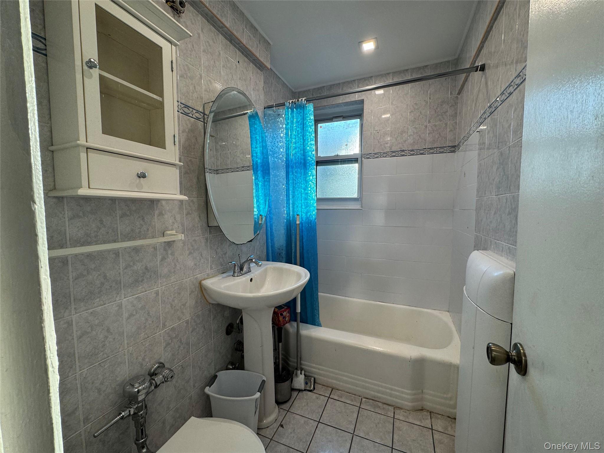 #8 photo, 30 Cathedral Avenue, Hempstead , NY 11550