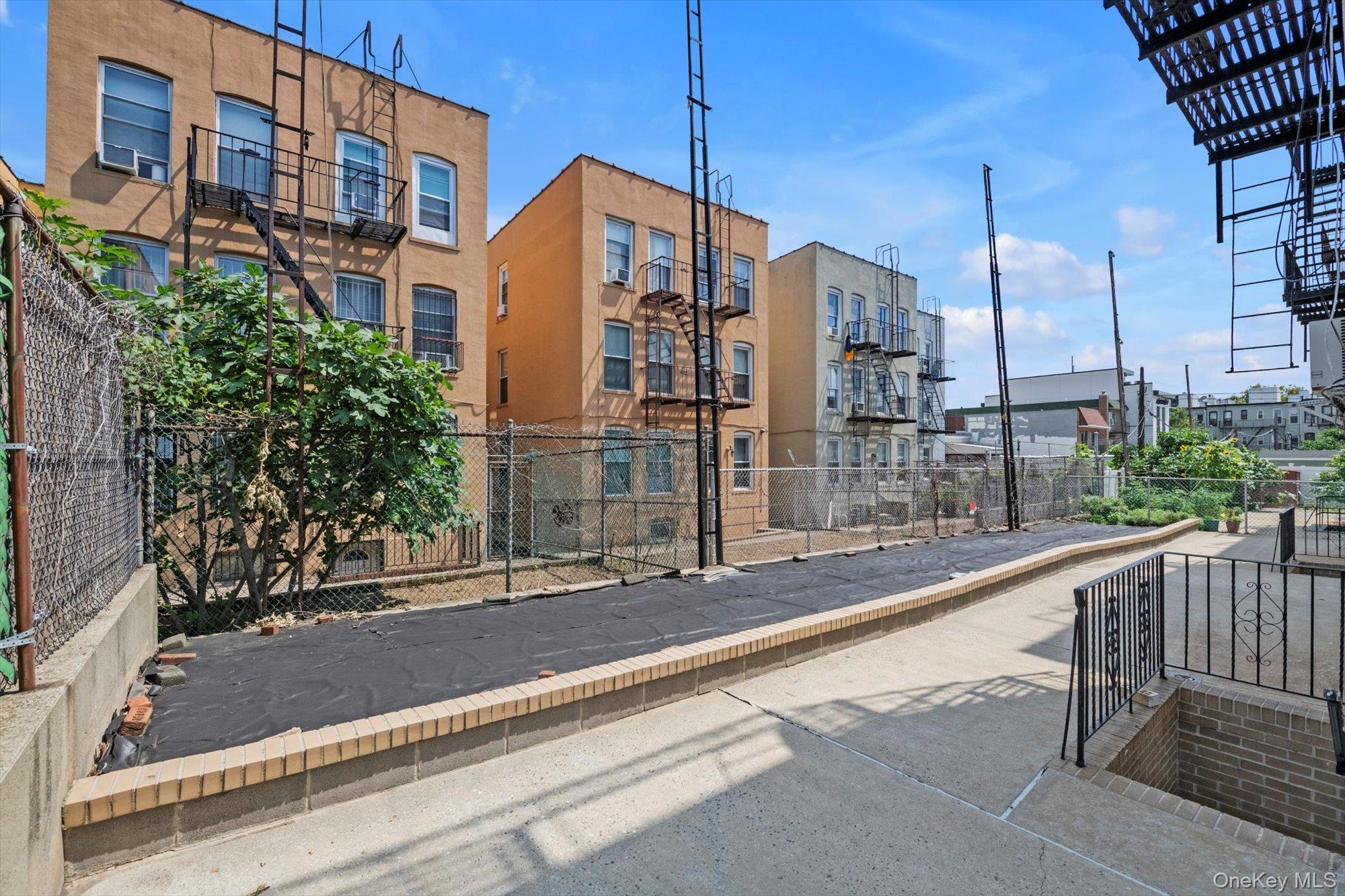 #12 photo, 2827 46th Street, クイーンズ区 Astoria , NY 11103