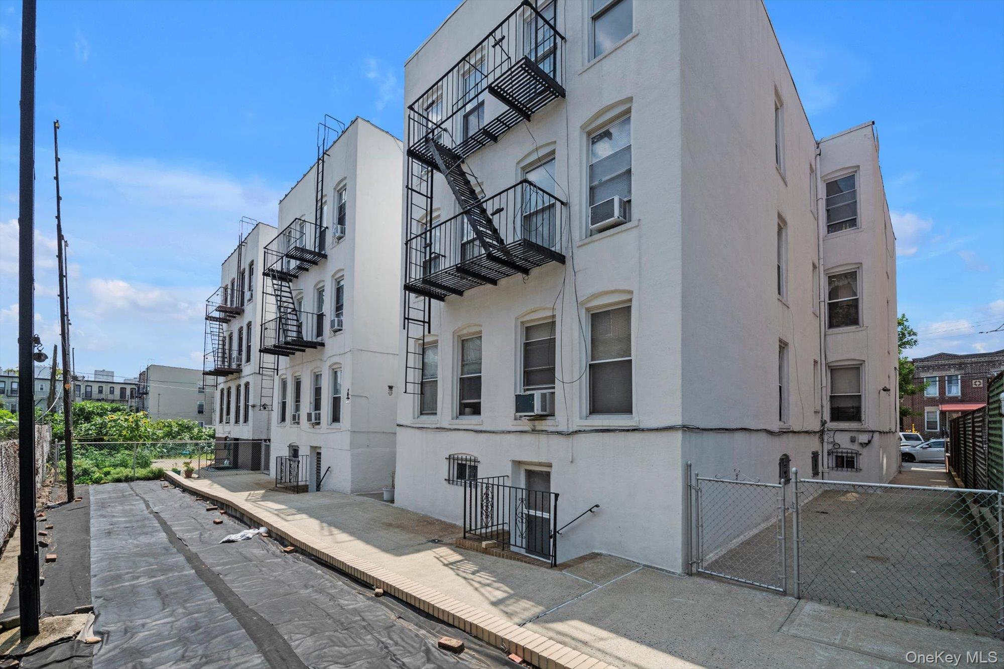 #13 photo, 2827 46th Street, クイーンズ区 Astoria , NY 11103