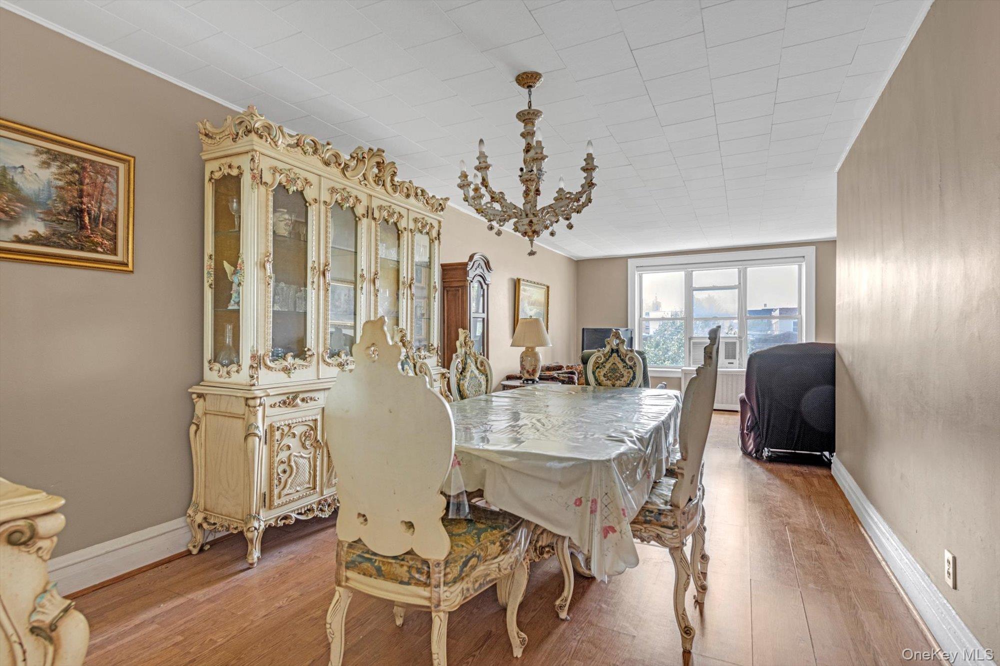 #6 photo, 2827 46th Street, クイーンズ区 Astoria , NY 11103