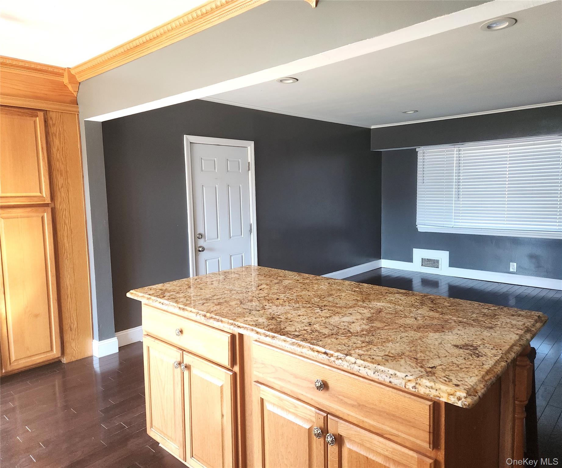 #8 photo, West Babylon, サフォーク郡 West Babylon , NY 11704