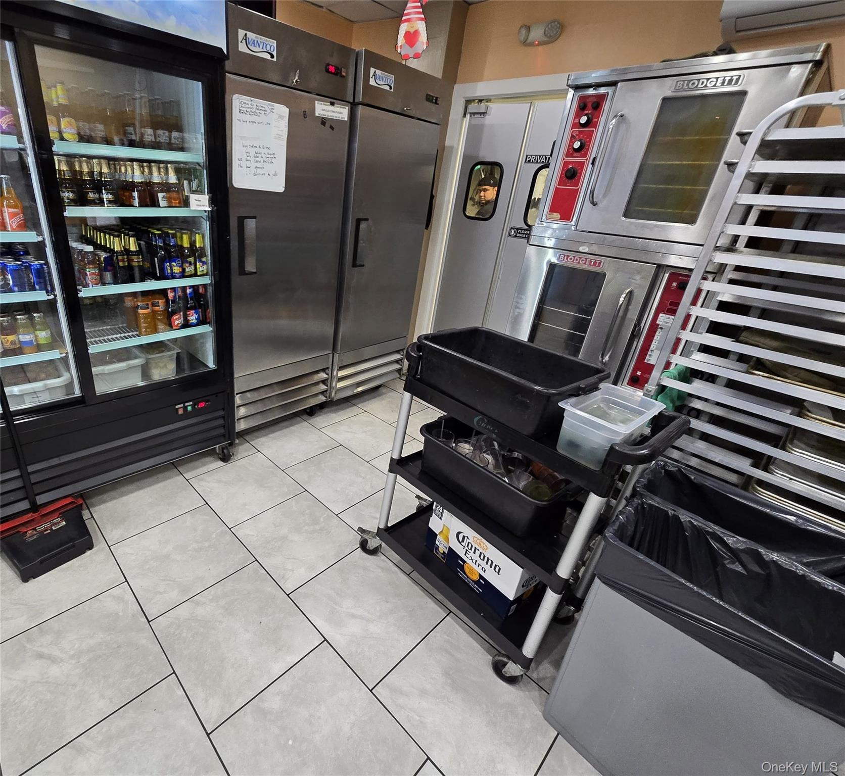 #1 photo, 140 Front Street, ナッソー郡 Hempstead , NY 11550