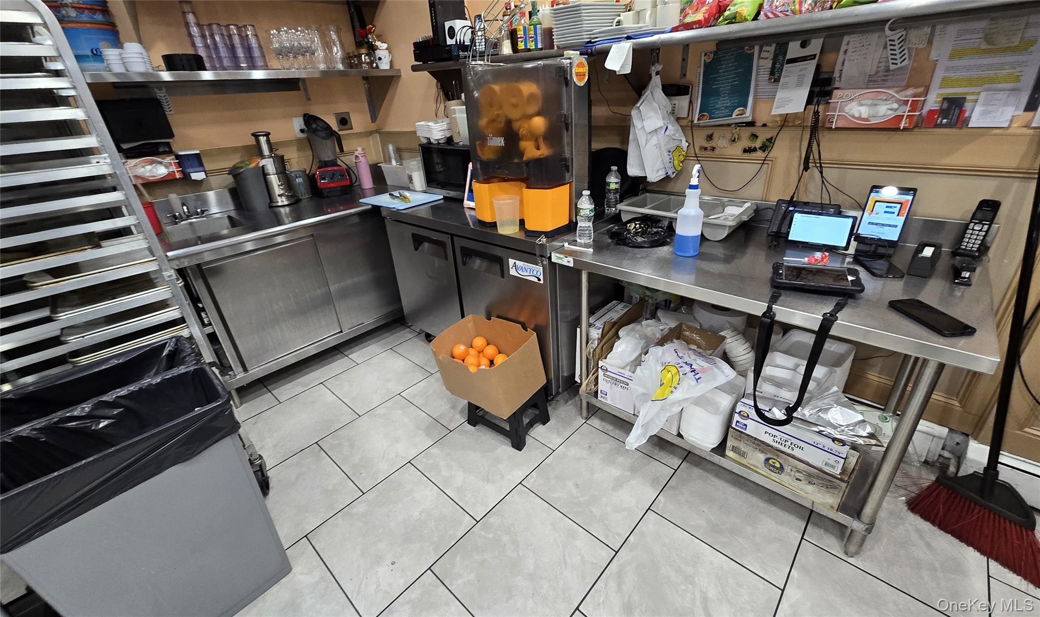 #3 photo, 140 Front Street, ナッソー郡 Hempstead , NY 11550