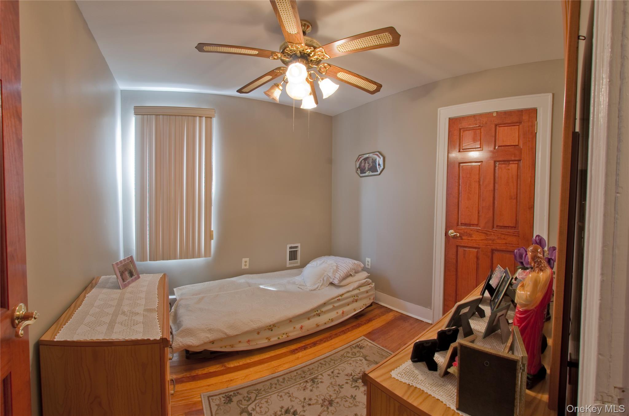 #11 photo, 71-28 66th Drive, クイーンズ区 Middle Village , NY 11379