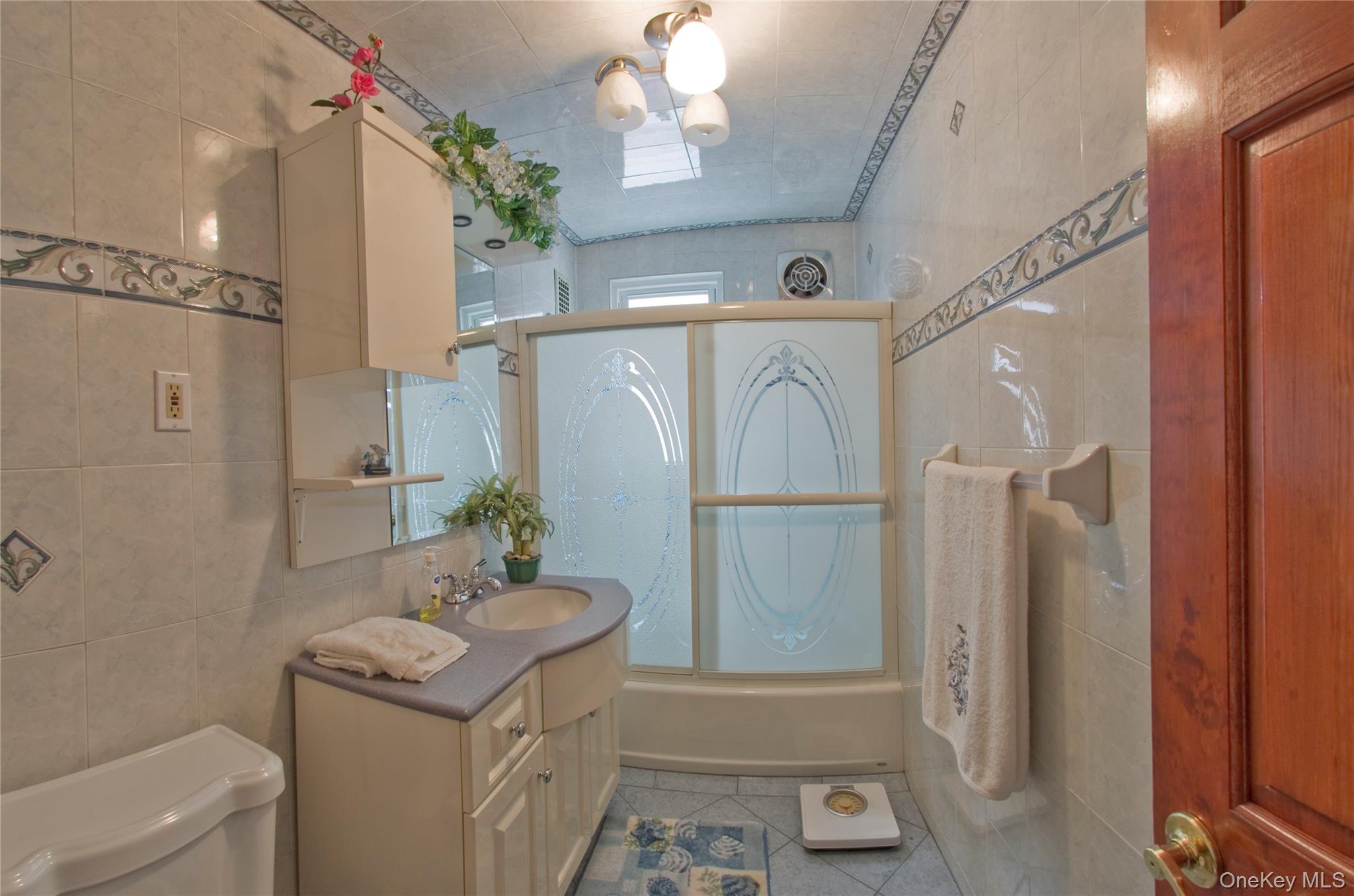 #12 photo, 71-28 66th Drive, クイーンズ区 Middle Village , NY 11379