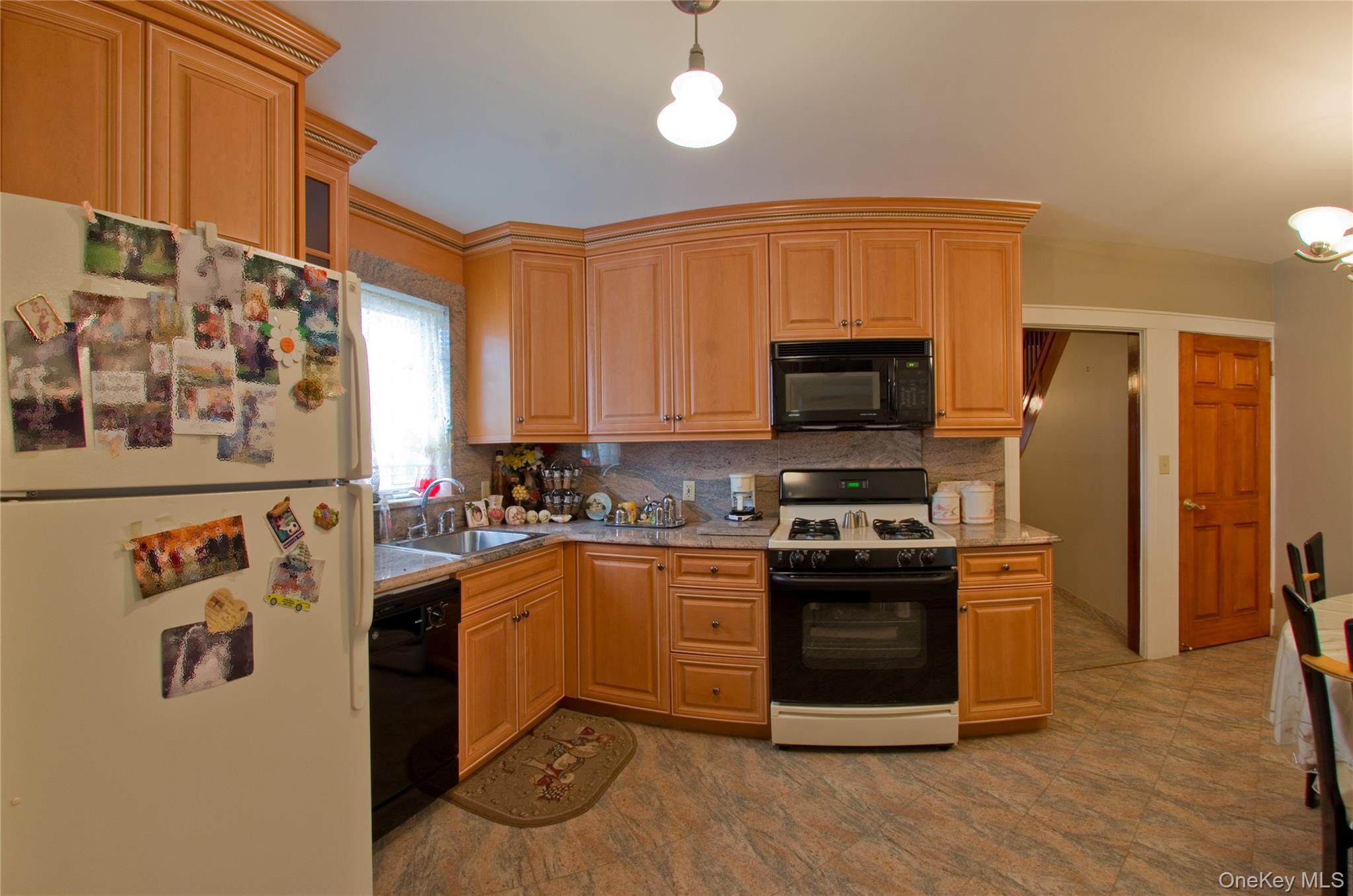 #6 photo, 71-28 66th Drive, クイーンズ区 Middle Village , NY 11379