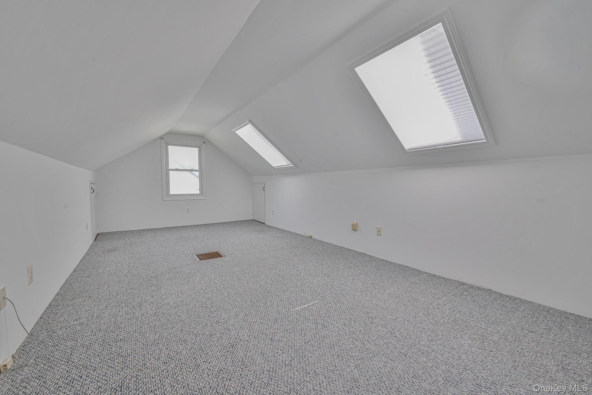 #7 photo, 24 Clifton Drive, サフォーク郡 Patchogue , NY 11772