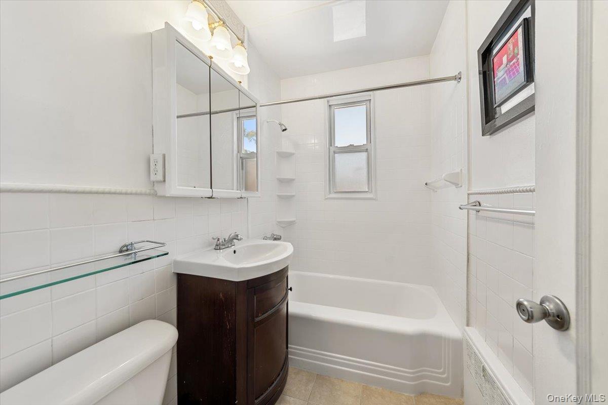 #10 photo, 95 N Broadway, White Plains , NY 10603