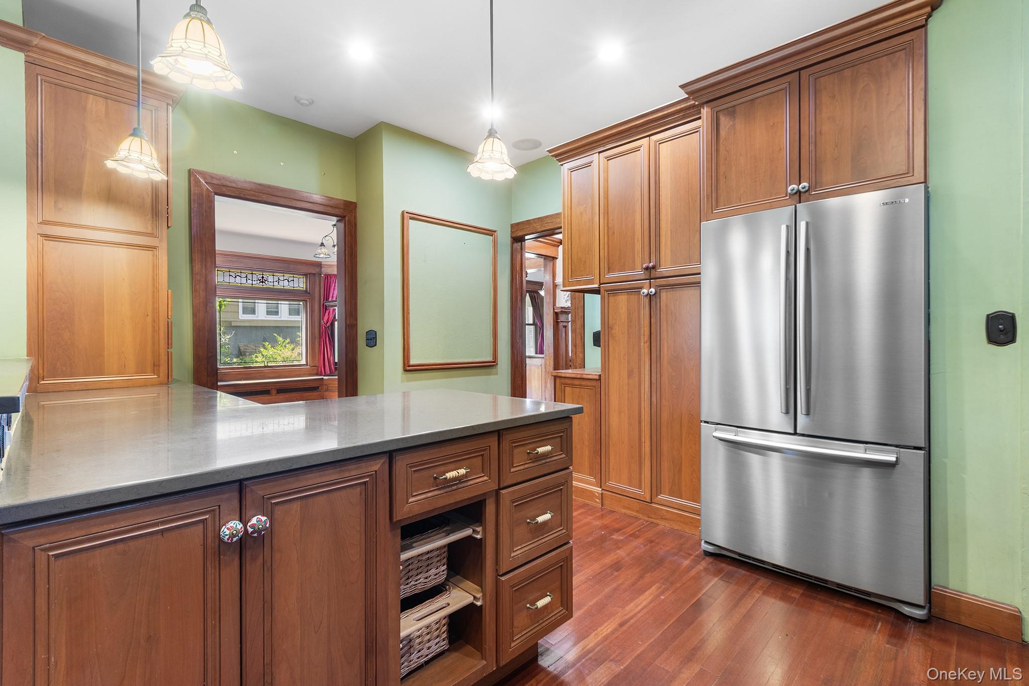 #11 photo, 230 Van Cortlandt Park Avenue, Yonkers , NY 10705