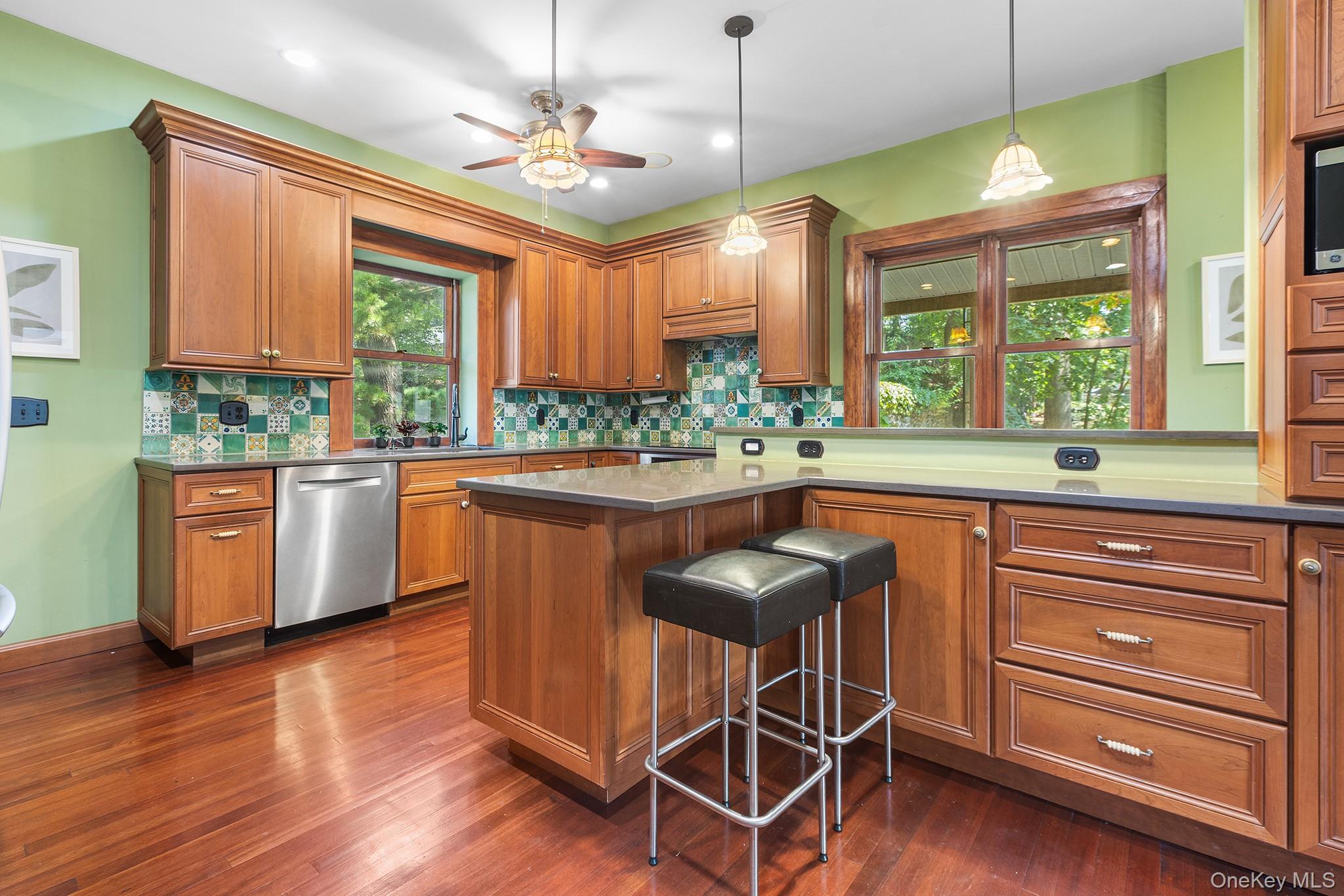 #9 photo, 230 Van Cortlandt Park Avenue, Yonkers , NY 10705