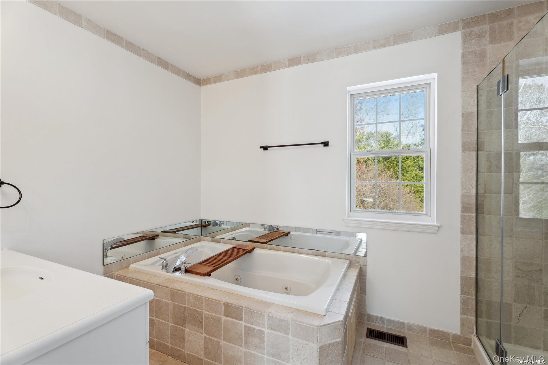 #18 photo, 39 Hollow Lane, サフォーク郡 Westhampton , NY 11977