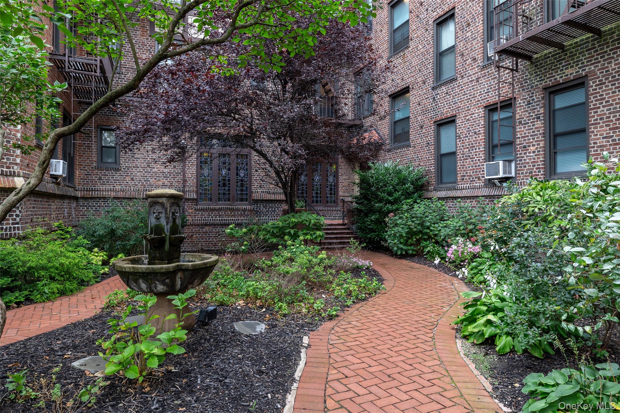 #3 photo, 12 Hempstead Avenue, ナッソー郡 Rockville Centre , NY 11570