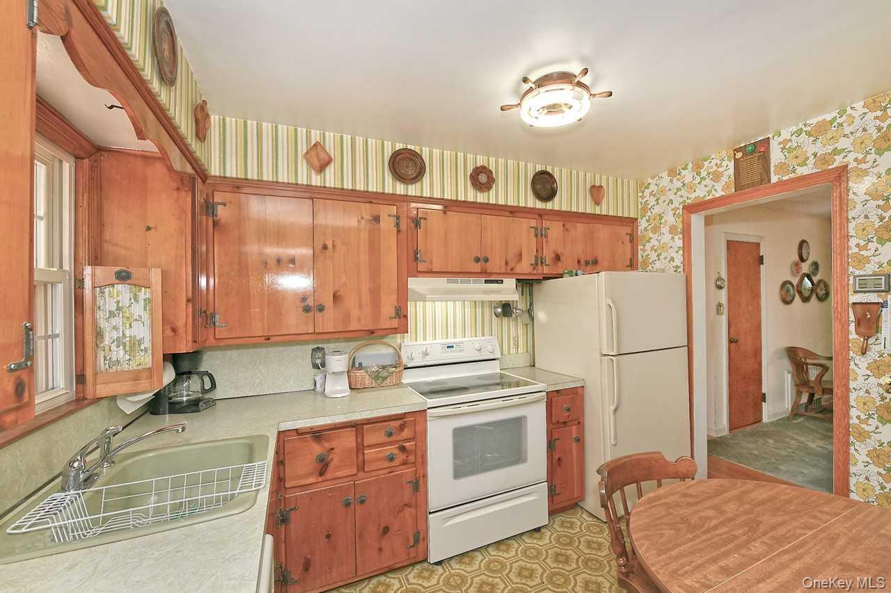 #10 photo, 1914 Bergen Street, Bellmore , NY 11710