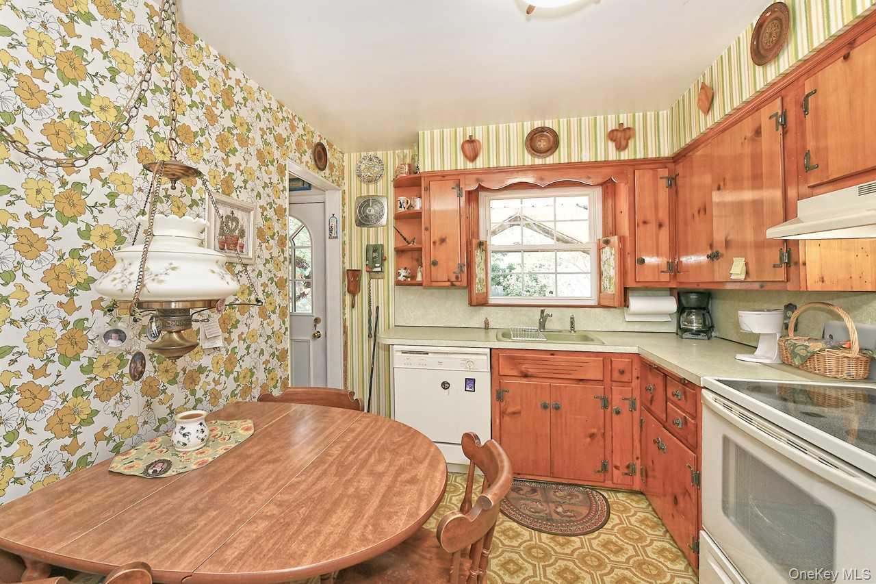 #11 photo, 1914 Bergen Street, Bellmore , NY 11710