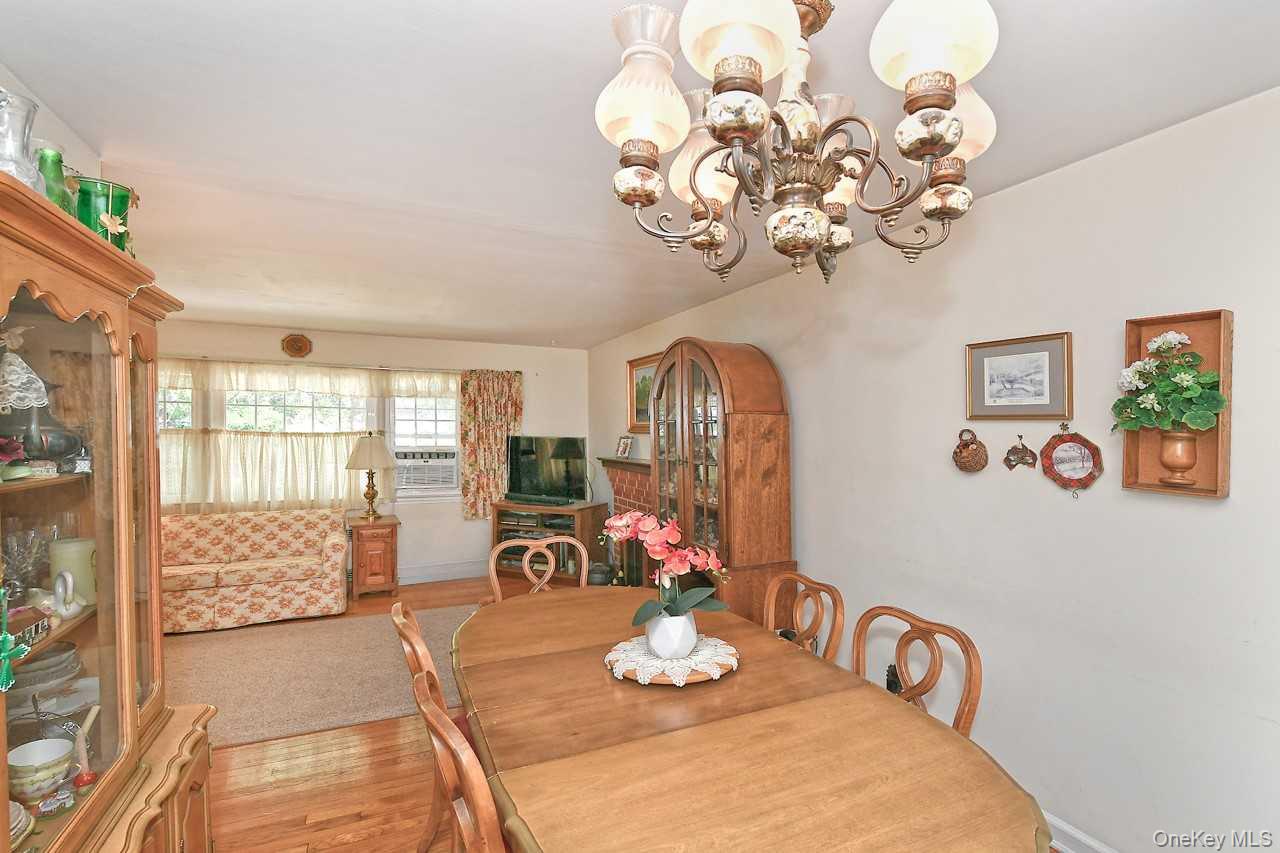 #12 photo, 1914 Bergen Street, Bellmore , NY 11710