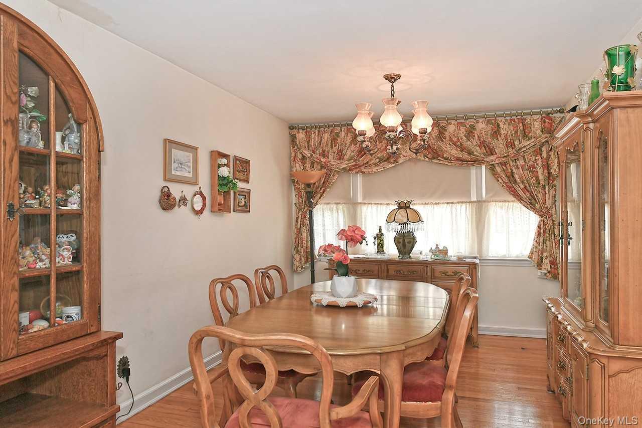 #13 photo, 1914 Bergen Street, Bellmore , NY 11710