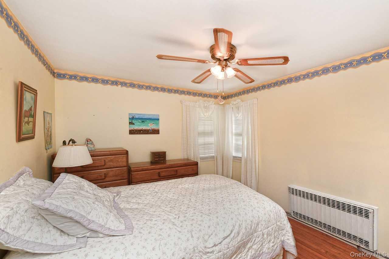 #14 photo, 1914 Bergen Street, Bellmore , NY 11710