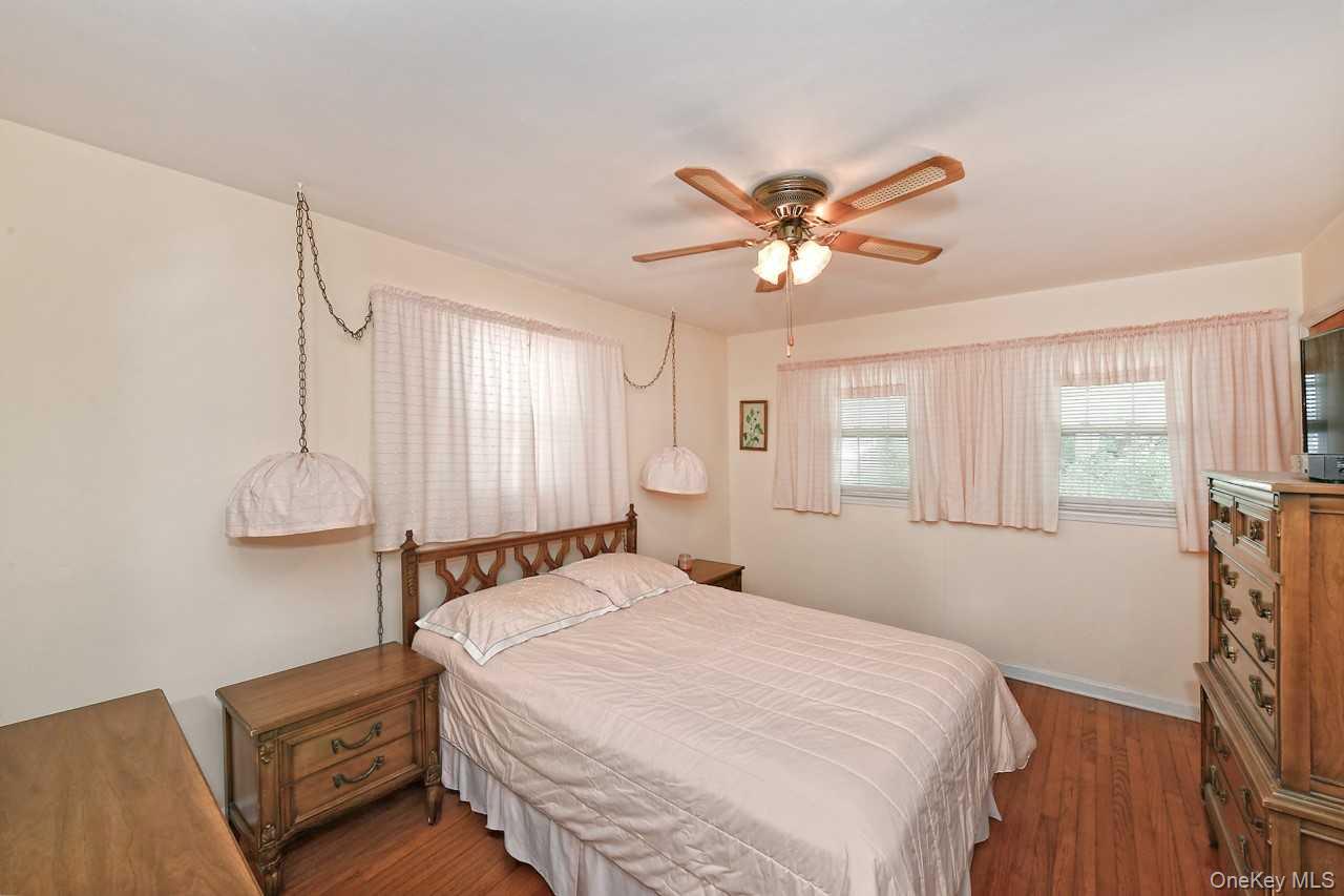 #15 photo, 1914 Bergen Street, Bellmore , NY 11710