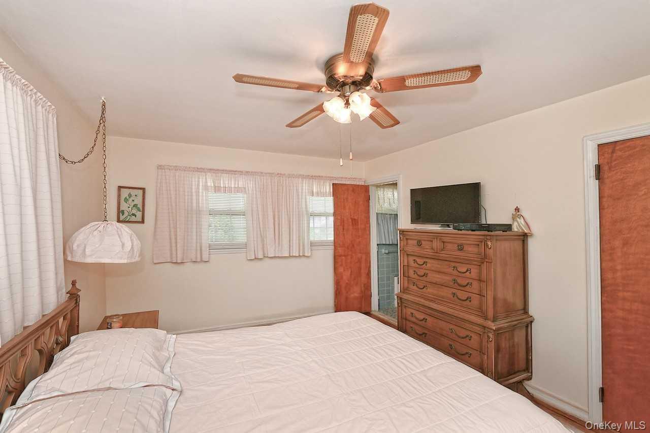 #16 photo, 1914 Bergen Street, Bellmore , NY 11710