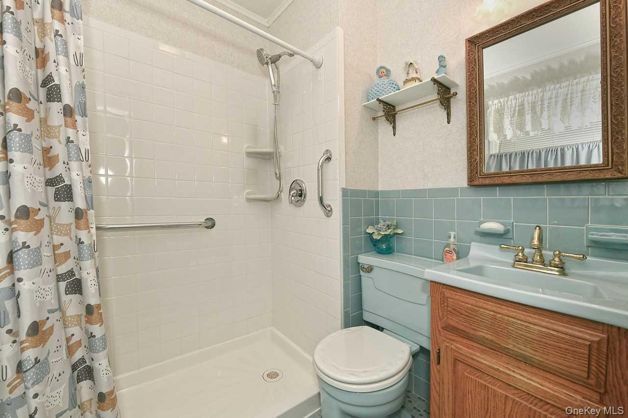 #17 photo, 1914 Bergen Street, Bellmore , NY 11710