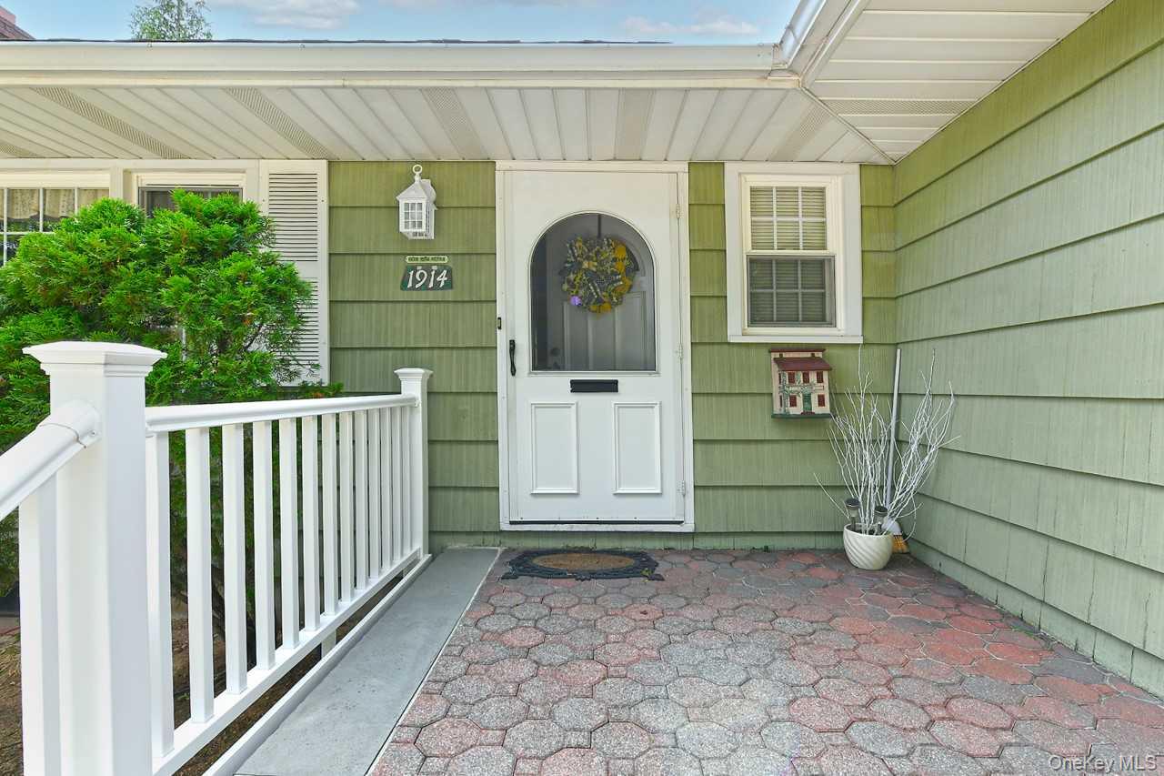 #4 photo, 1914 Bergen Street, Bellmore , NY 11710