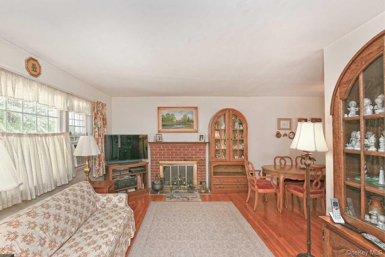 #7 photo, 1914 Bergen Street, Bellmore , NY 11710