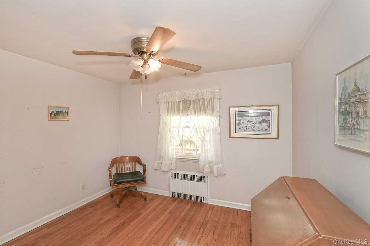 #9 photo, 1914 Bergen Street, Bellmore , NY 11710