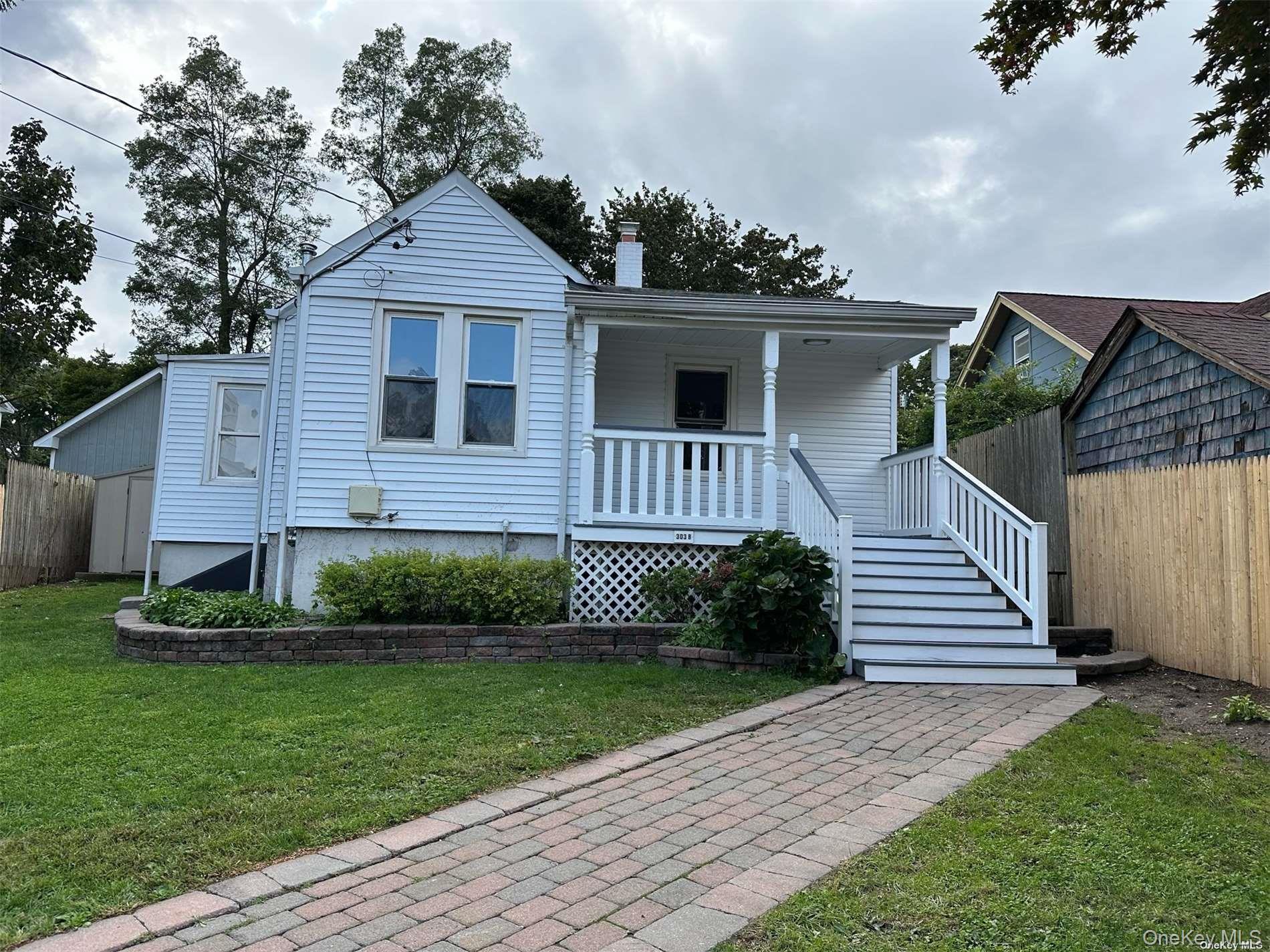 #1 photo, 303 Nassau Road, Huntington , NY 11743