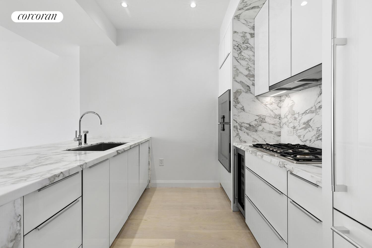 #4 photo, New York City, マンハッタン Lincoln Square , NY 10069