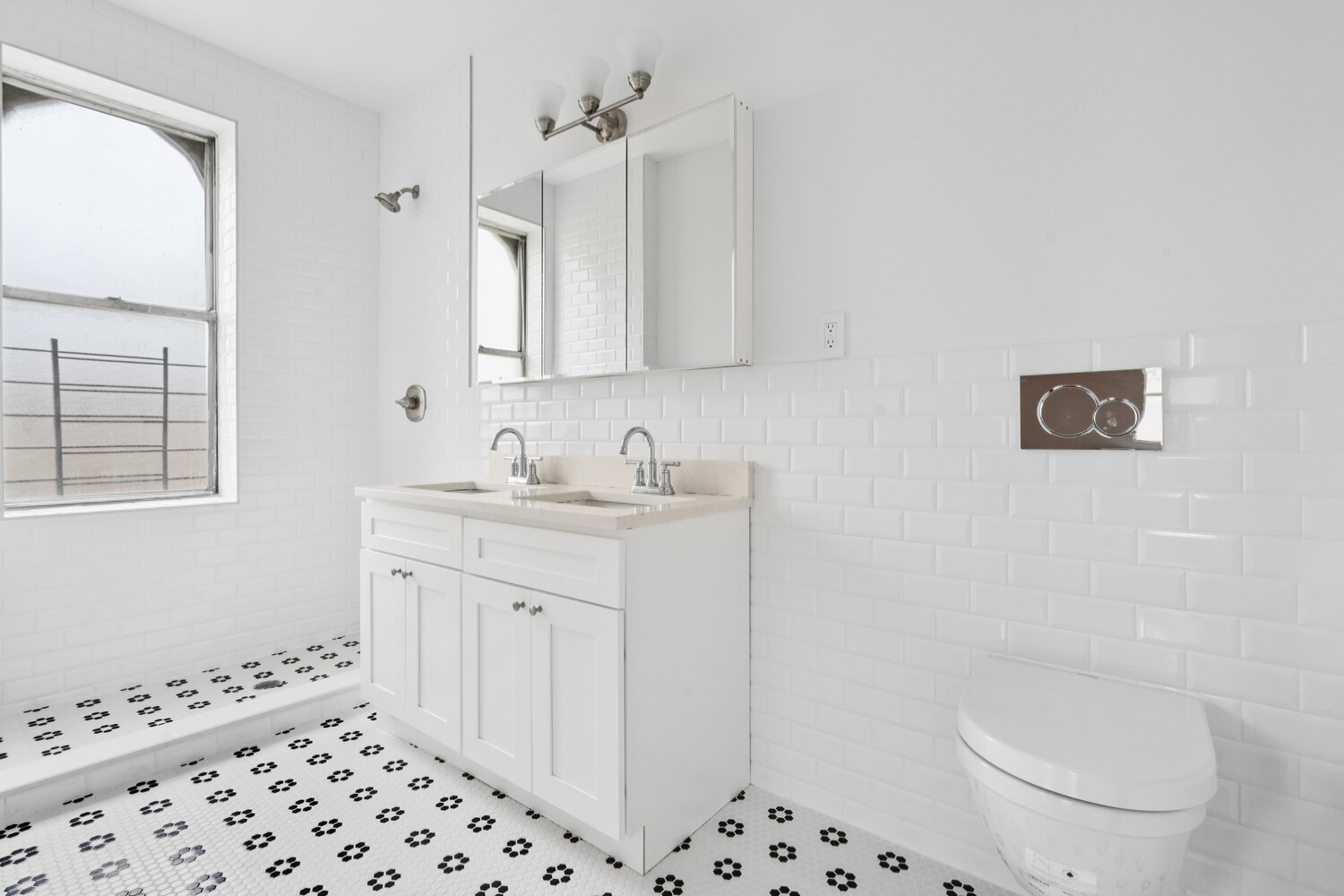 #1 photo, 811 WALTON Avenue, ब्रोंक्स Concourse , NY 10451